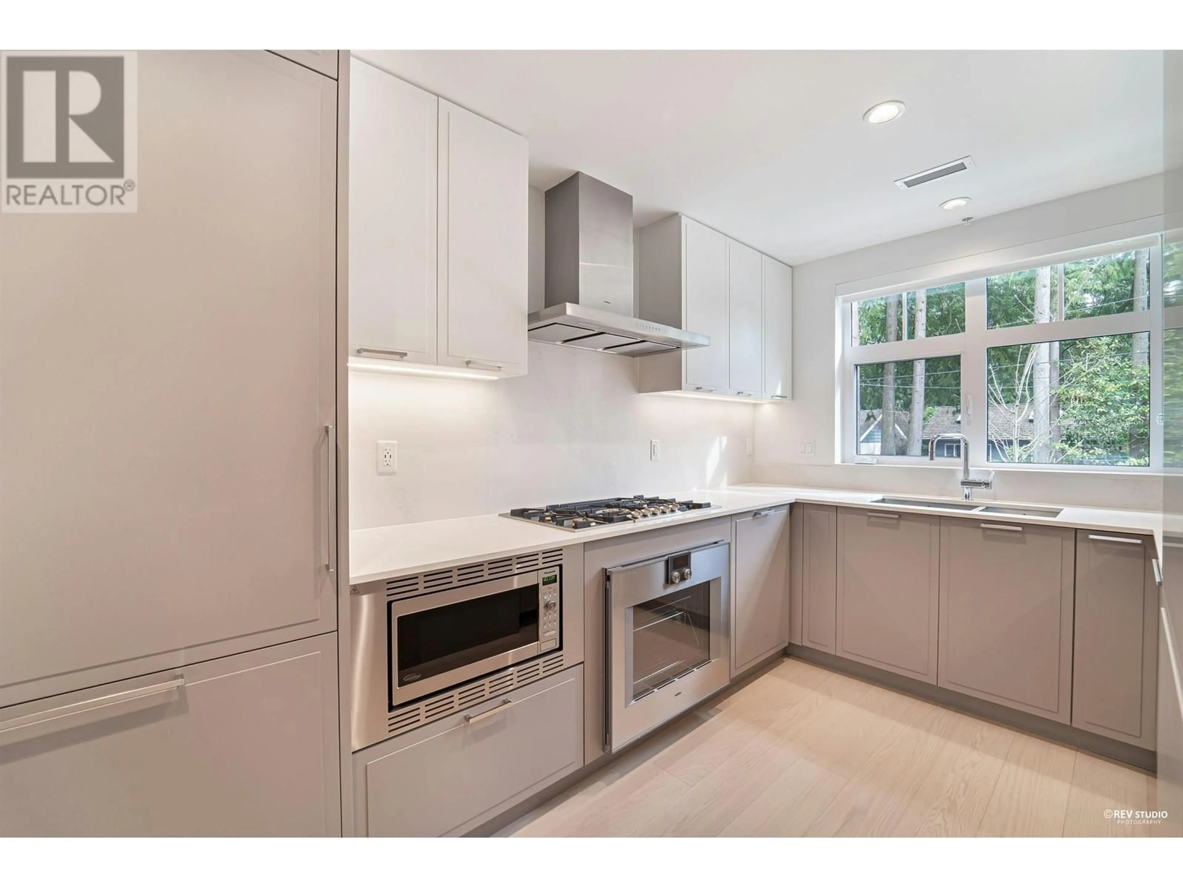 Standard kitchen, ceramic/tile floor for 7 - 1960 GLENAIRE DRIVE, Vancouver British Columbia V7P1Y1