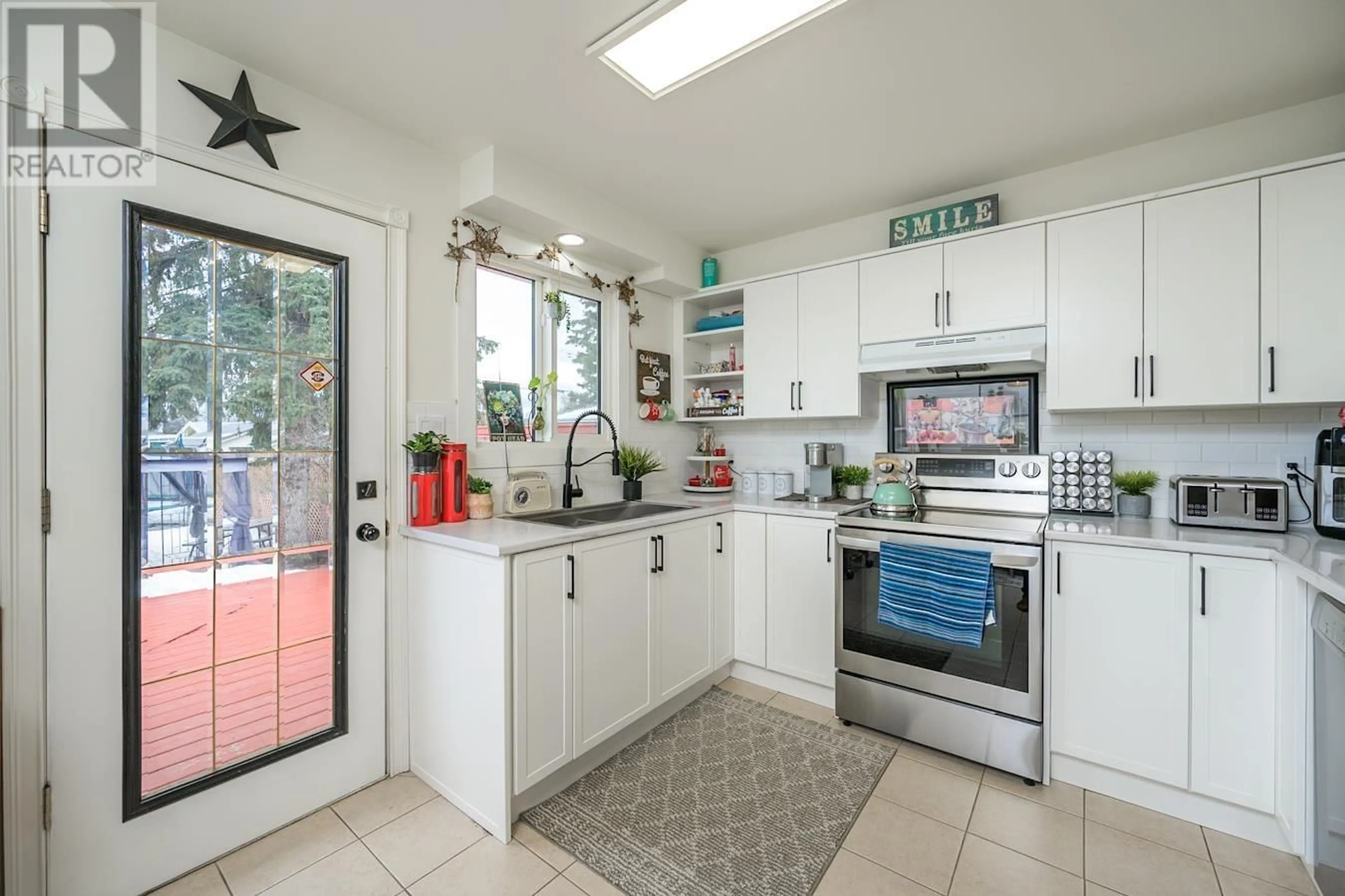Standard kitchen, ceramic/tile floor for 154 QUINN STREET, Prince George British Columbia V2M3J4