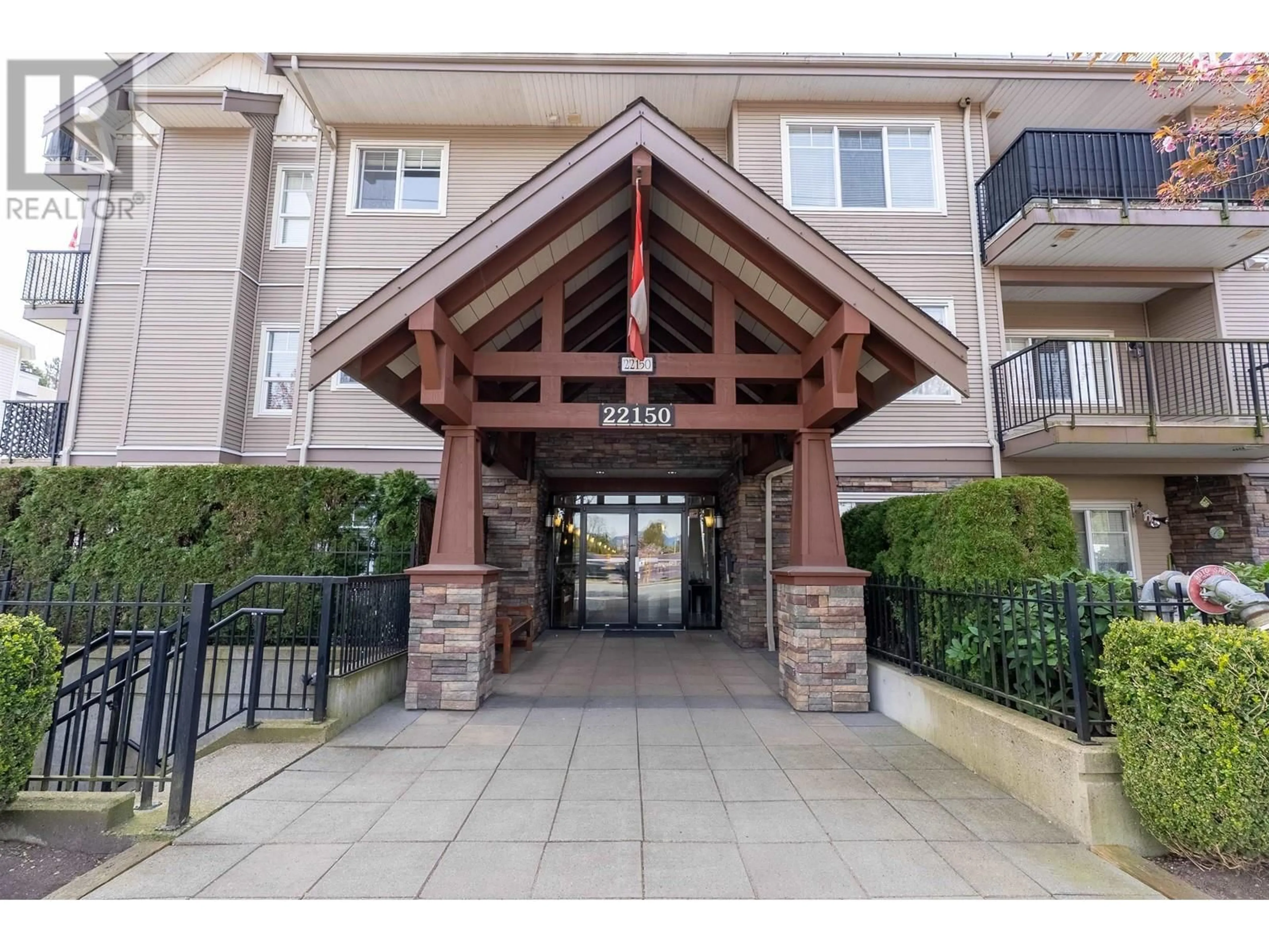 Indoor foyer for 109 - 22150 DEWDNEY TRUNK ROAD, Maple Ridge British Columbia V2X3H6