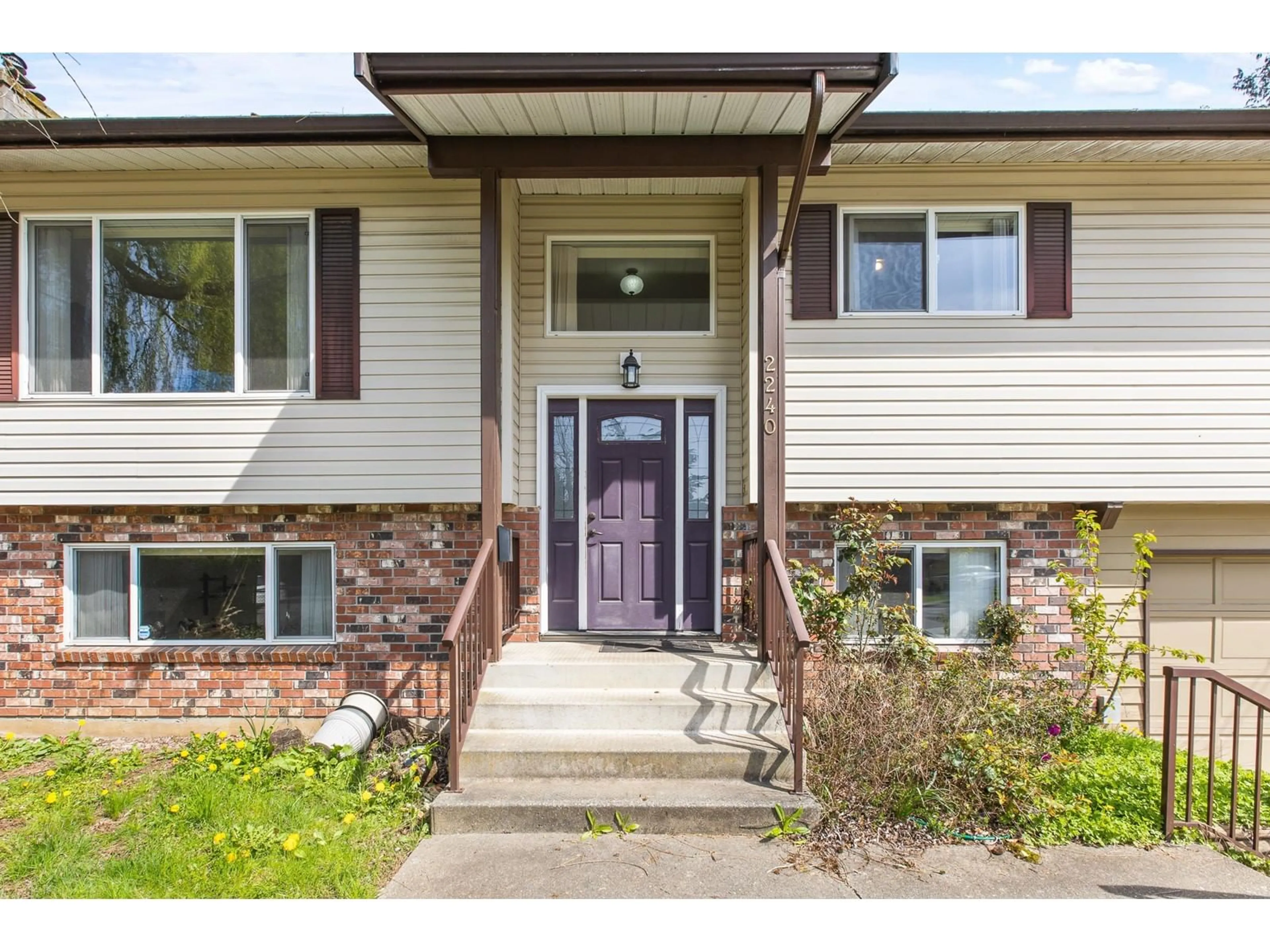 Home with vinyl exterior material, street for 2240 MCMILLAN, Abbotsford British Columbia V2S4Y2