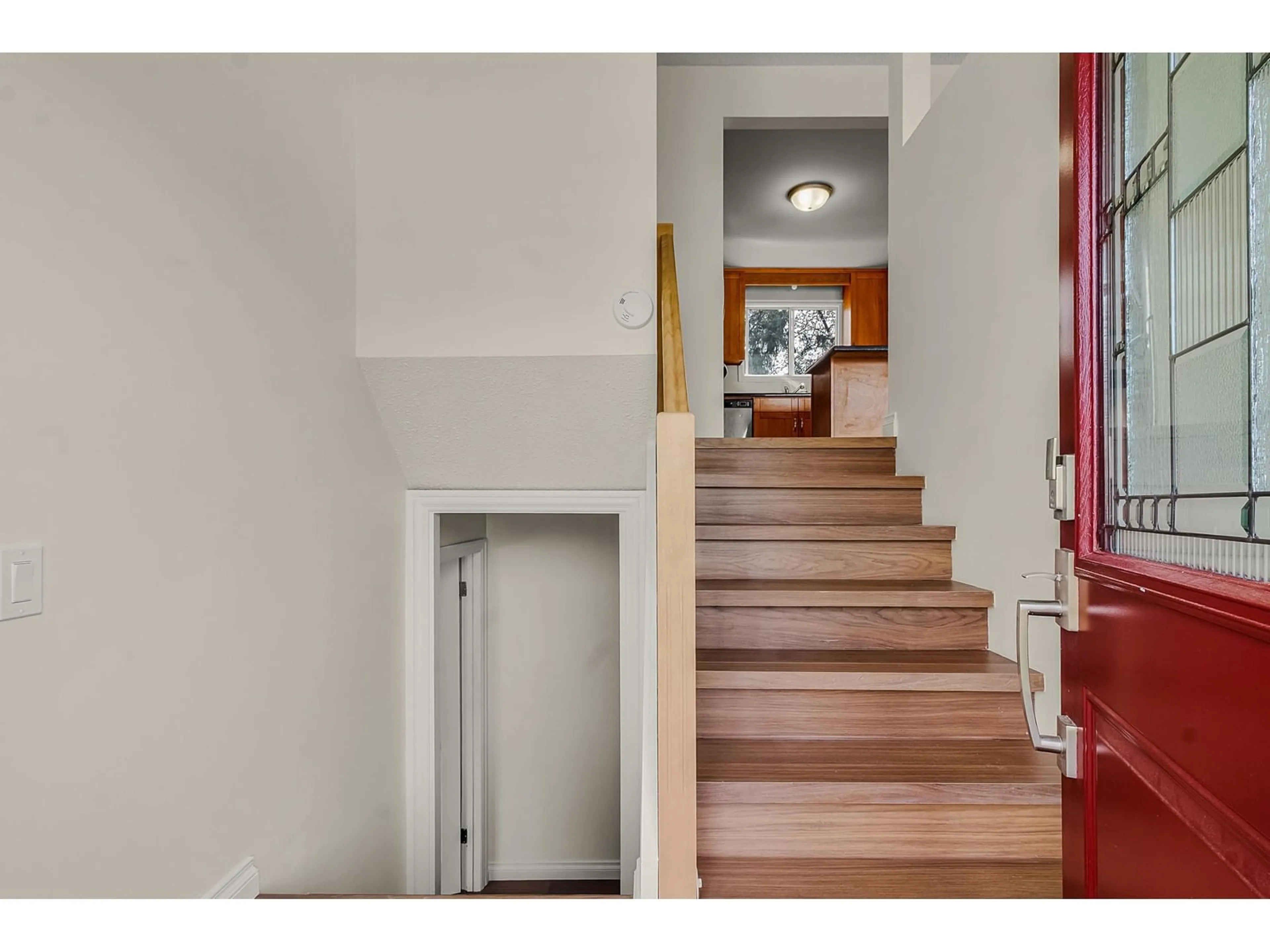 Indoor entryway for 45960 STEVENSON ROAD, Chilliwack British Columbia V2R2E8