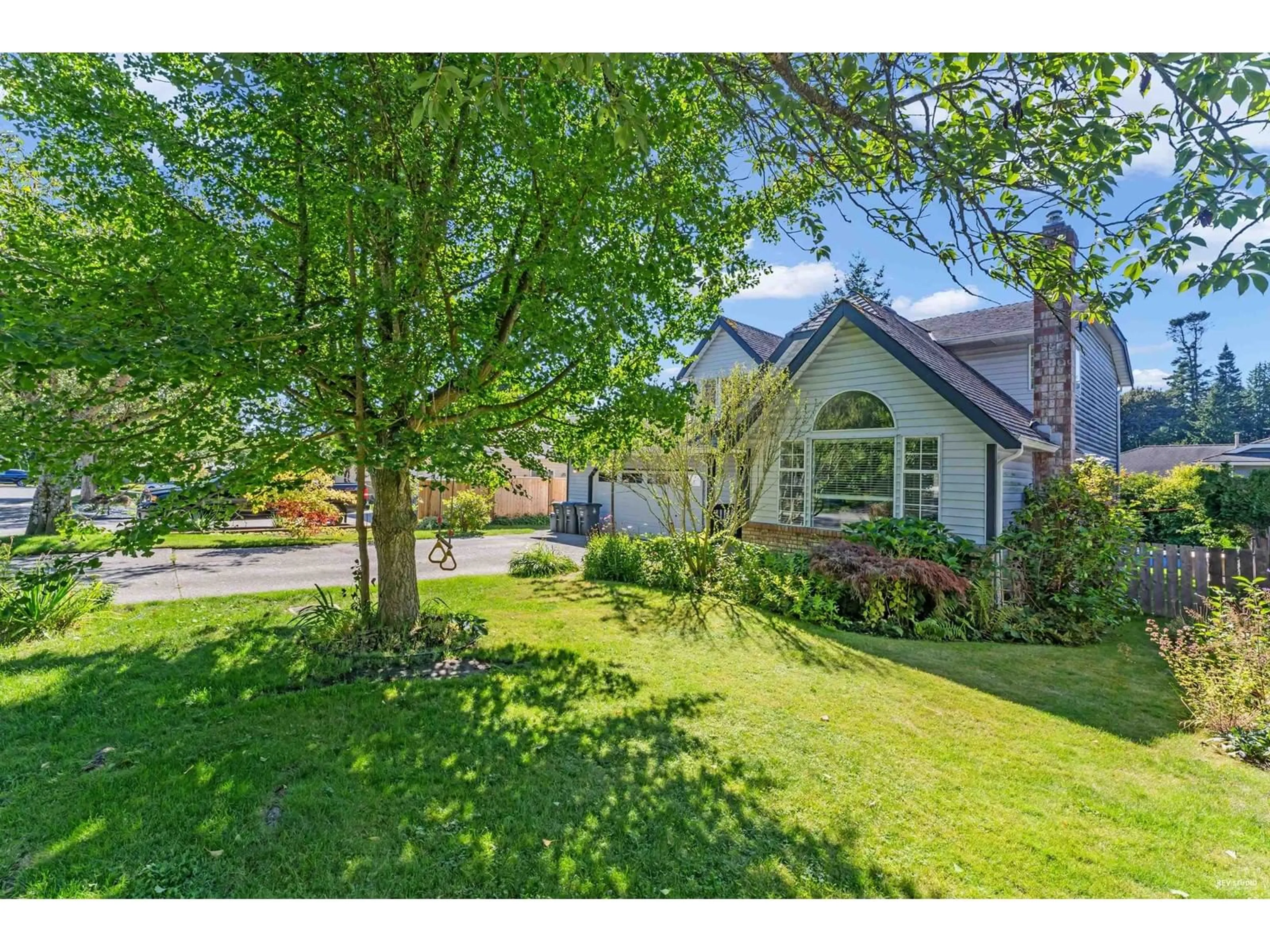 A pic from outside/outdoor area/front of a property/back of a property/a pic from drone, street for 1055 163A, Surrey British Columbia V4A8B3