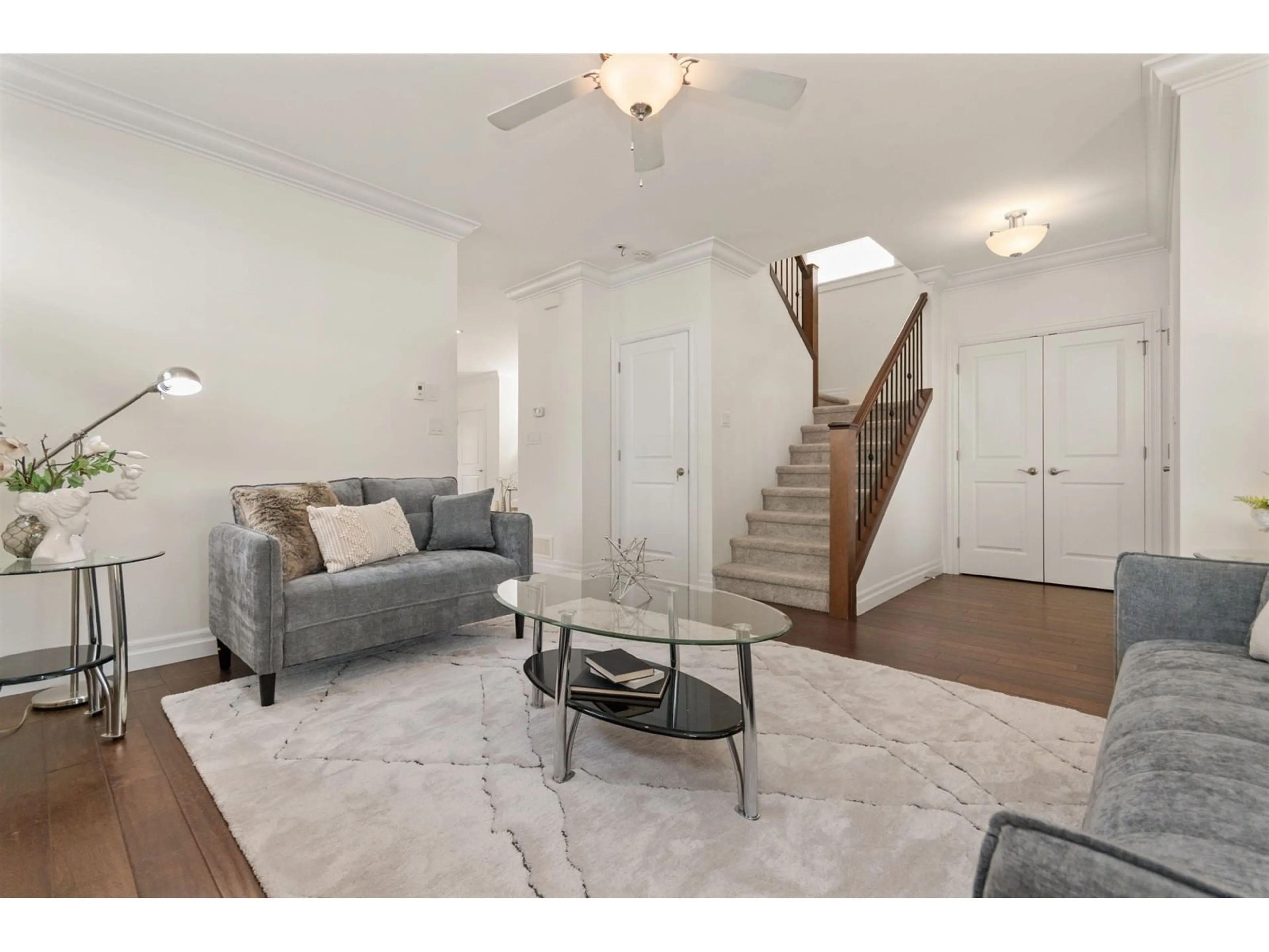 Living room with furniture, unknown for 45252 CHEHALIS DRIVE, Chilliwack British Columbia V2R0R2