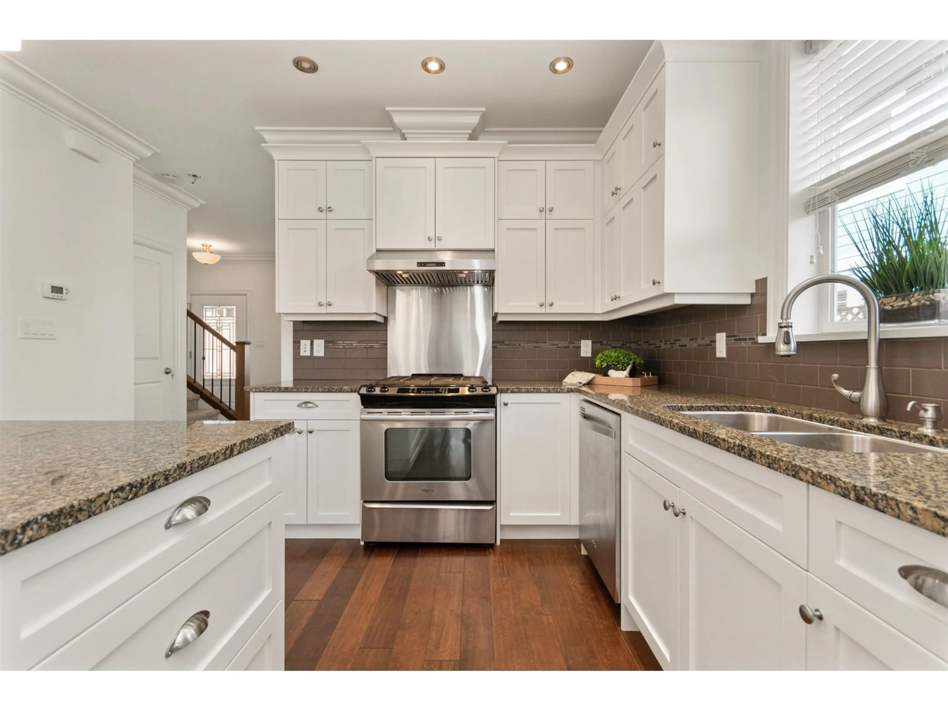 Open concept kitchen, unknown for 45252 CHEHALIS DRIVE, Chilliwack British Columbia V2R0R2