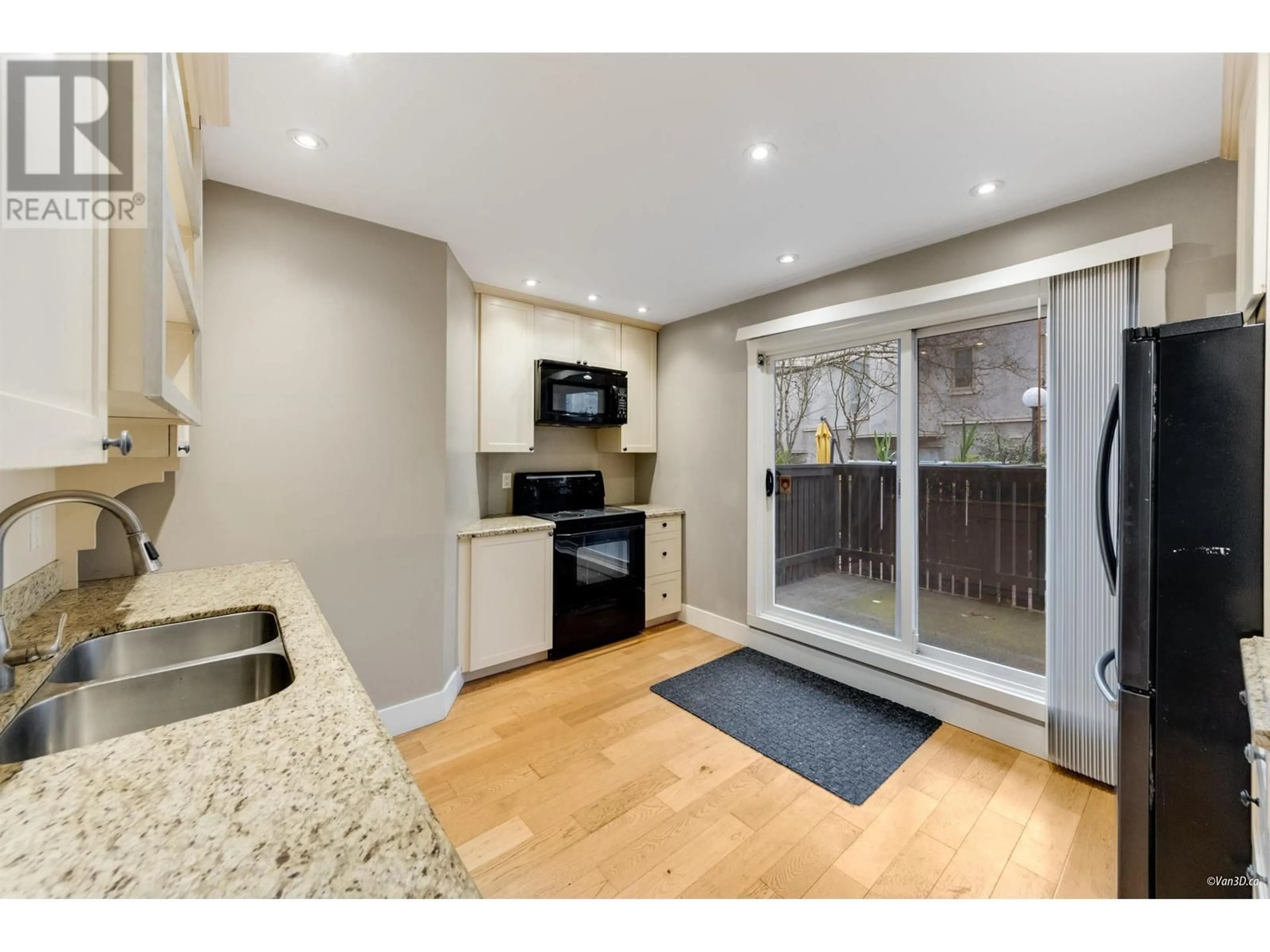 Open concept kitchen, wood/laminate floor for 17 - 870 7TH AVENUE, Vancouver British Columbia V5Z4C1