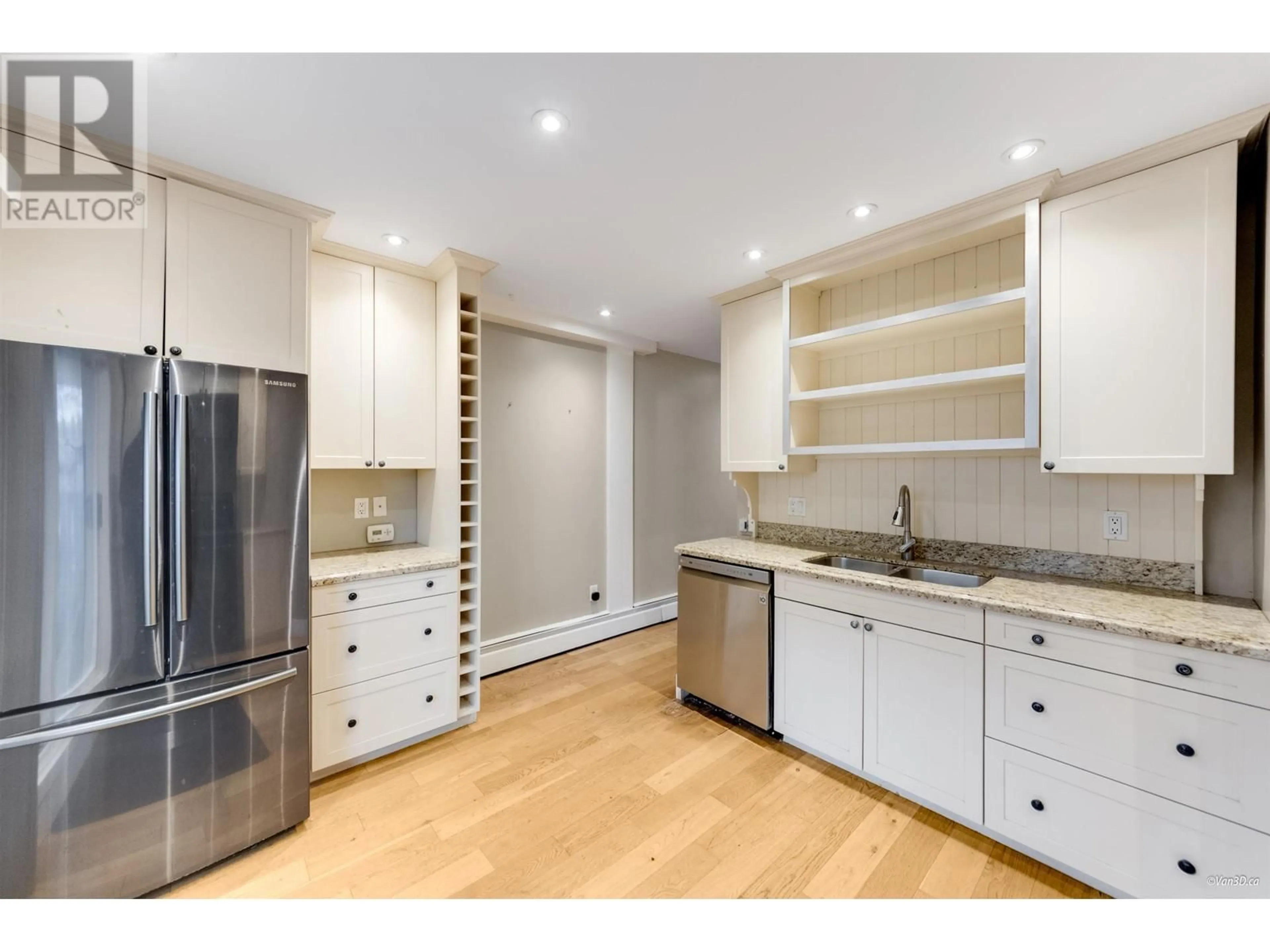 Open concept kitchen, wood/laminate floor for 17 - 870 7TH AVENUE, Vancouver British Columbia V5Z4C1