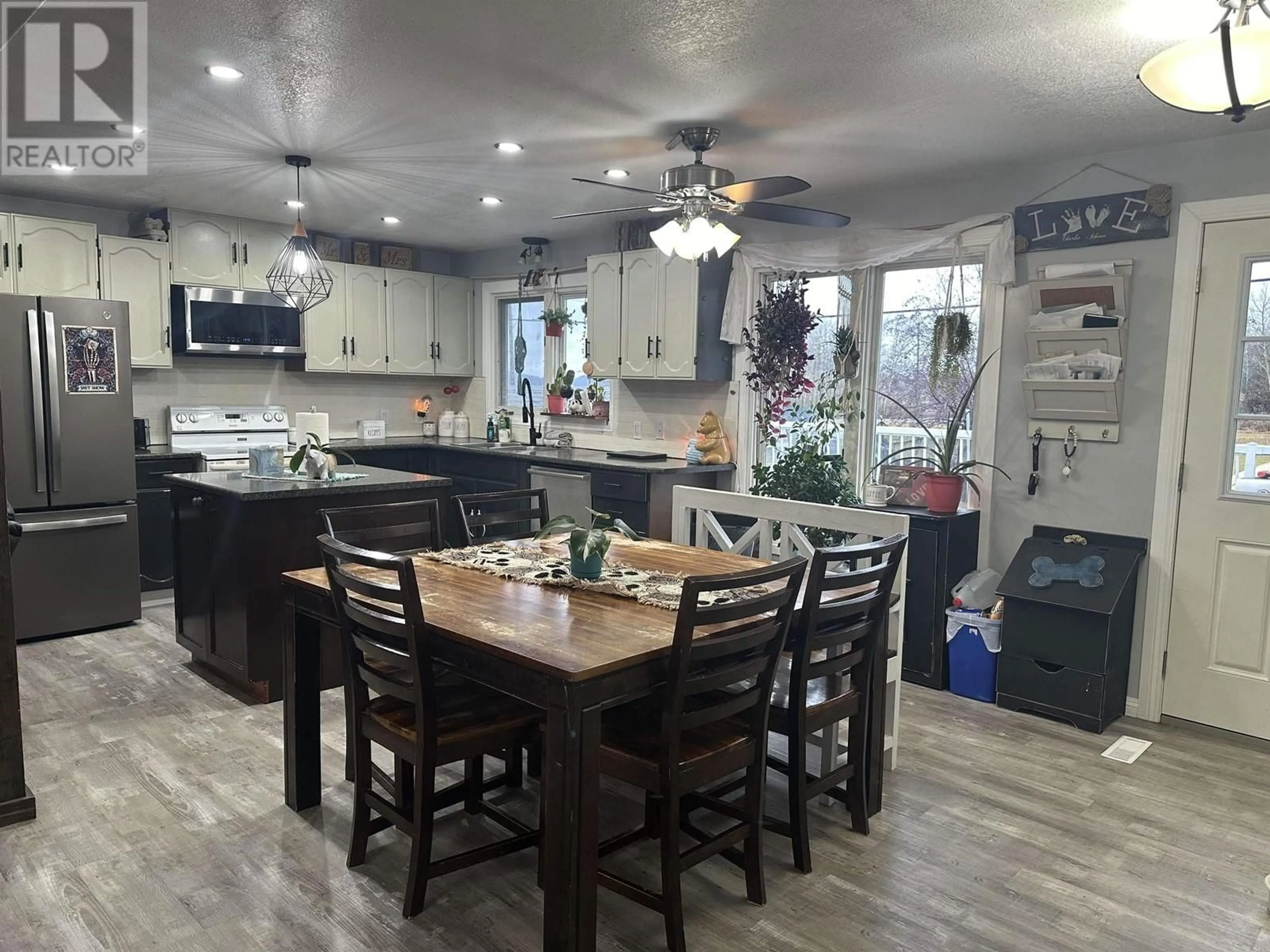 Open concept kitchen, unknown for 9672 98 STREET, Taylor British Columbia V0C1H0