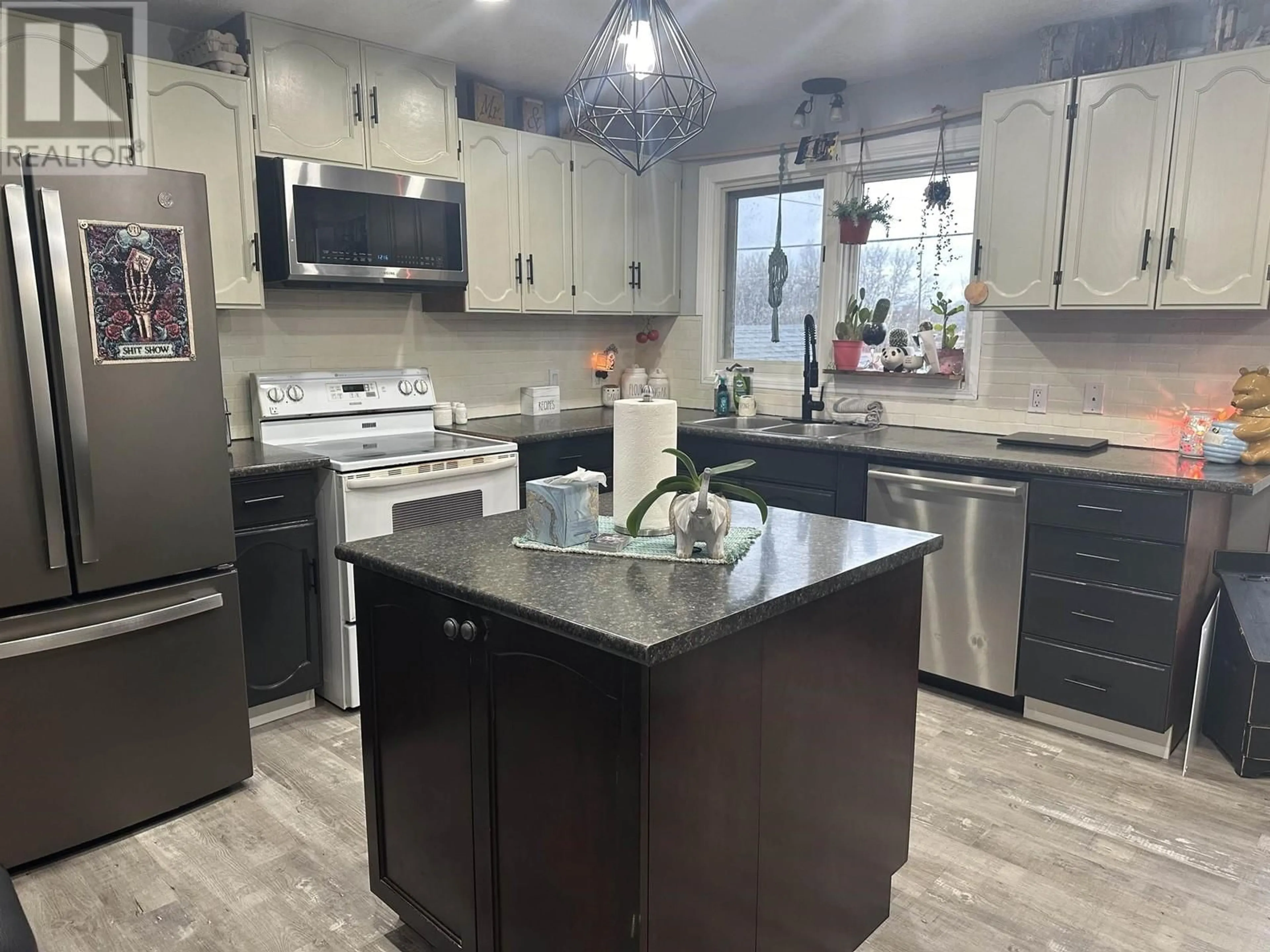 Open concept kitchen, unknown for 9672 98 STREET, Taylor British Columbia V0C1H0