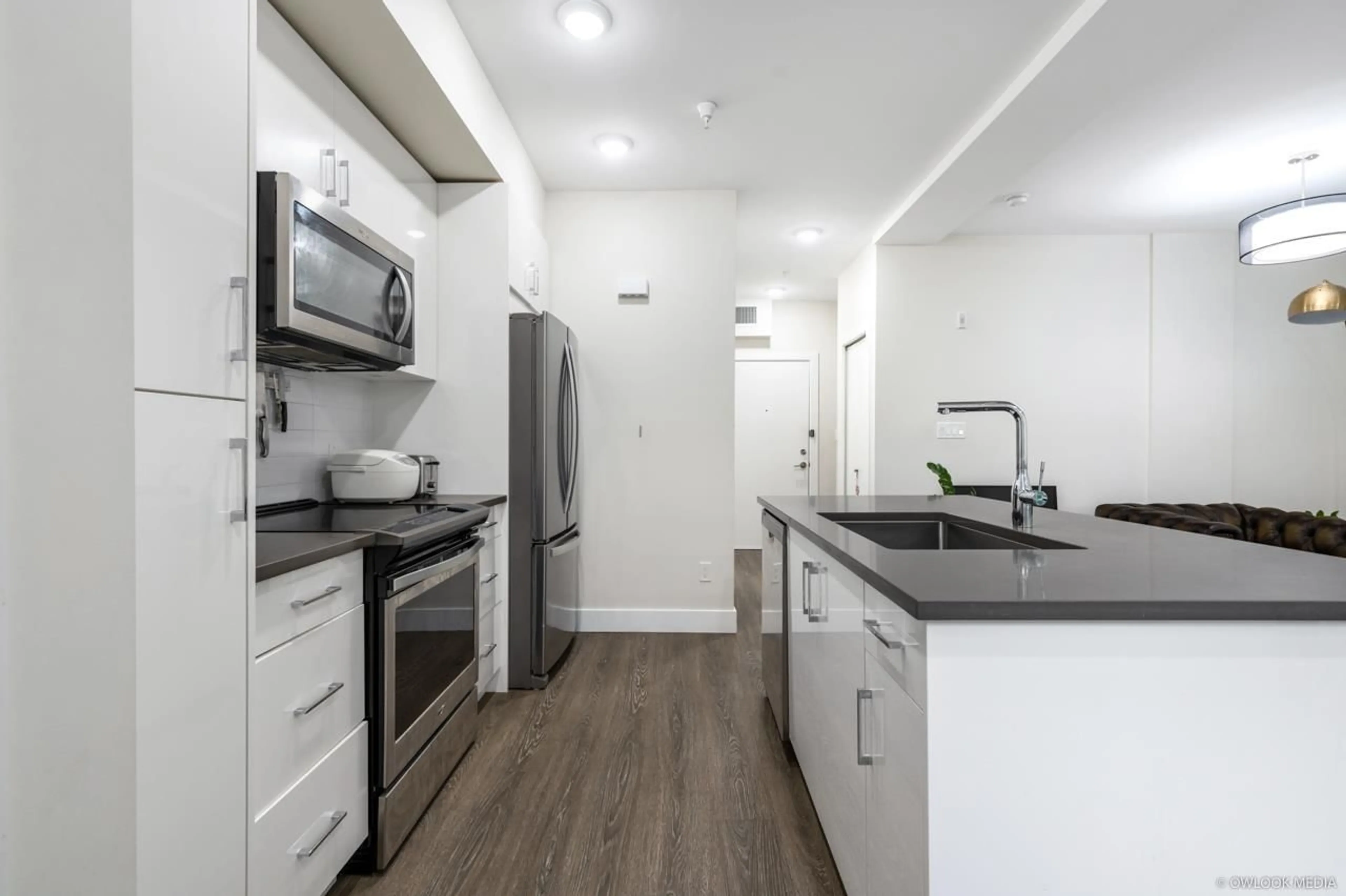 Standard kitchen, unknown for 119 - 15351 101, Surrey British Columbia V3R0G2