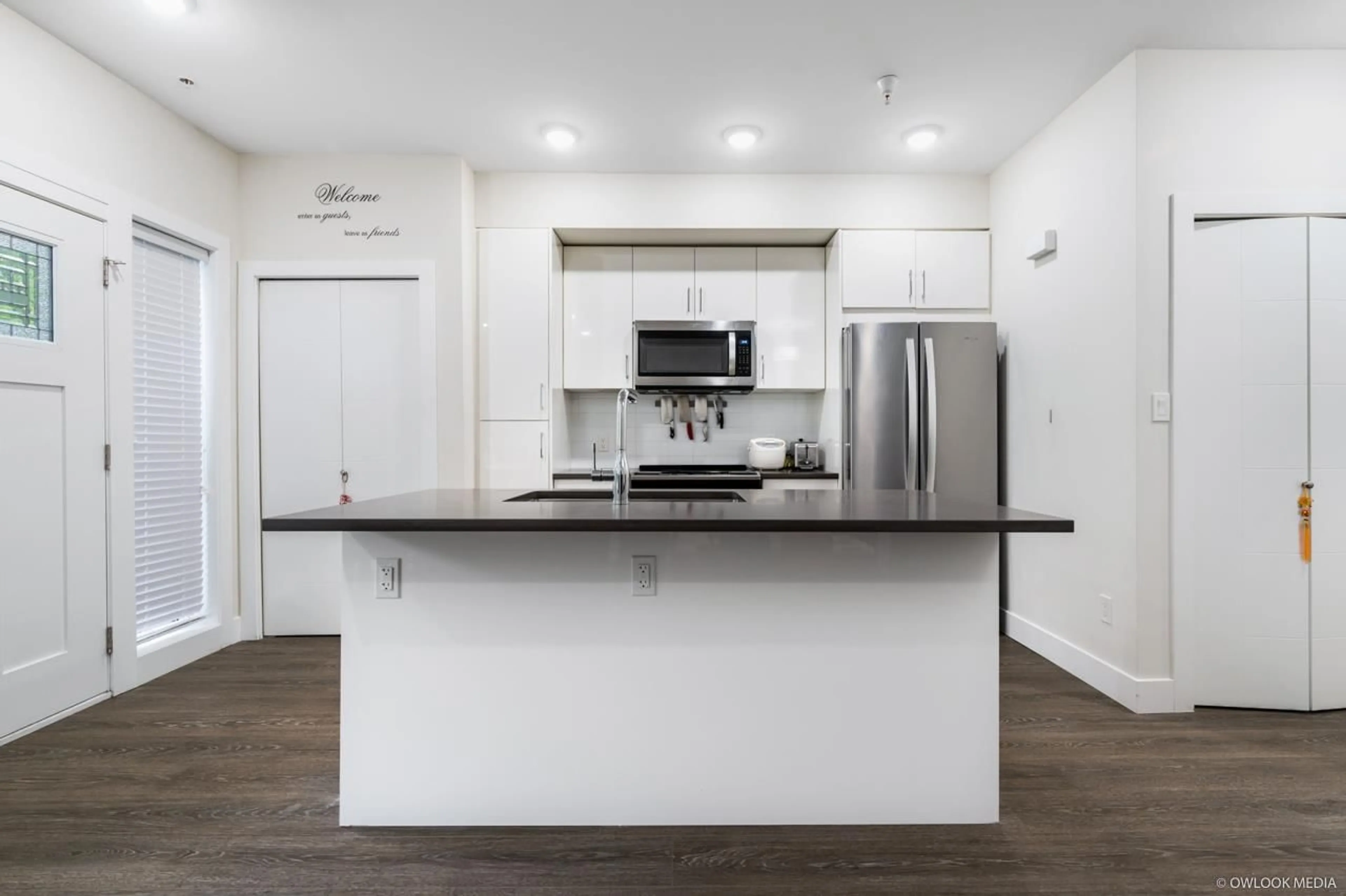 Standard kitchen, unknown for 119 - 15351 101, Surrey British Columbia V3R0G2
