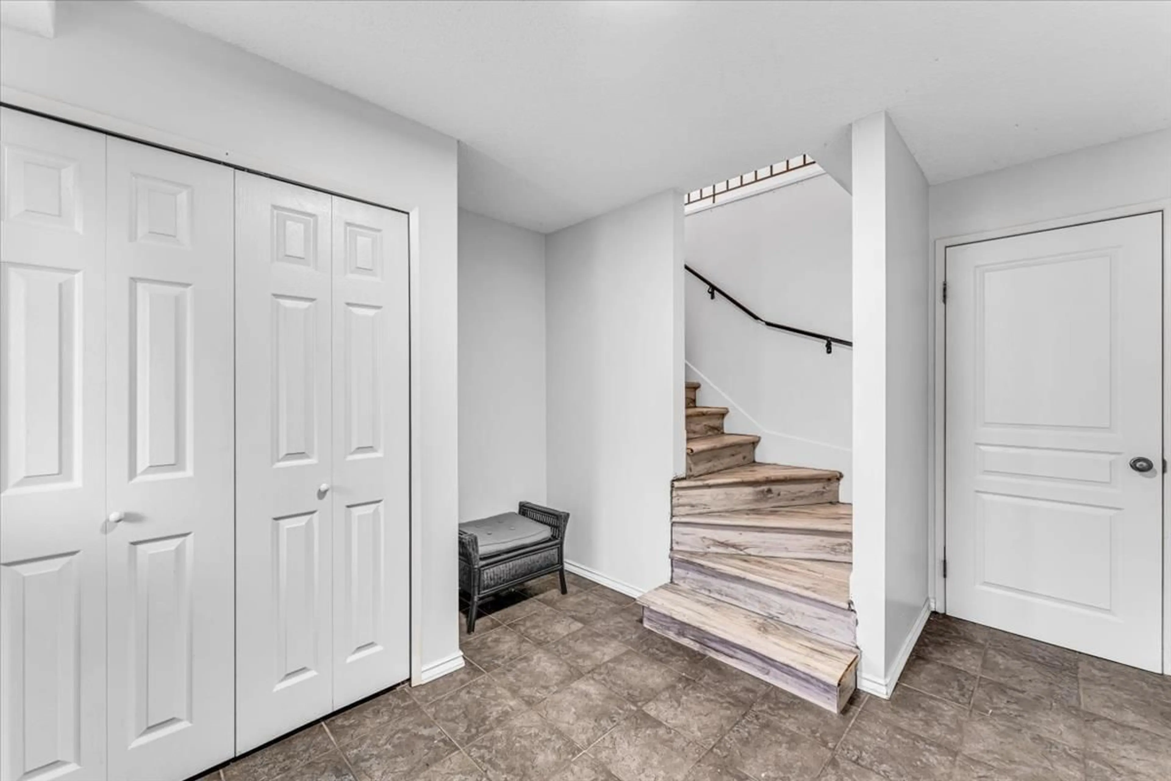 Indoor entryway for 8453 KARR, Delta British Columbia V4C3X8