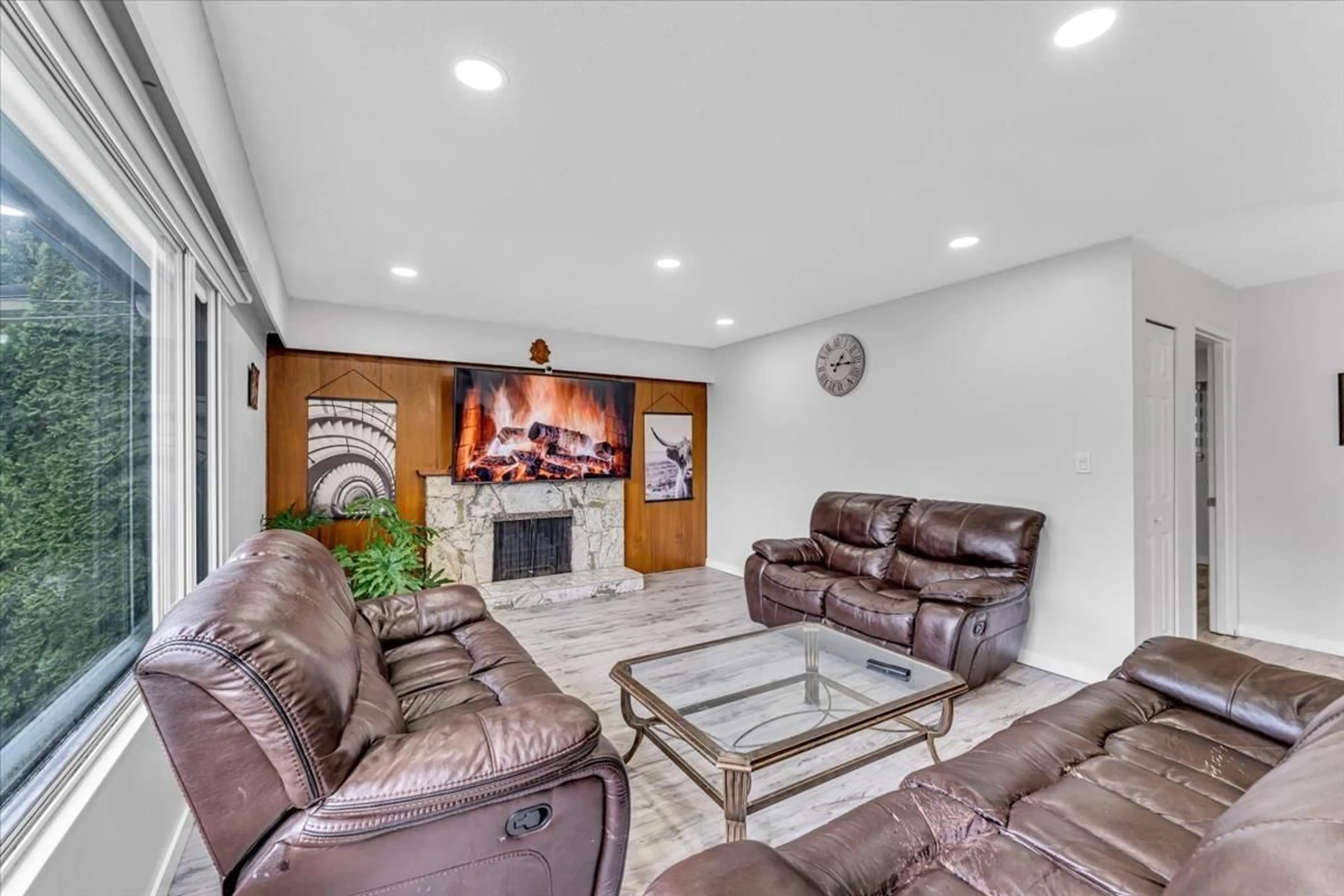 Living room with furniture, unknown for 8453 KARR, Delta British Columbia V4C3X8