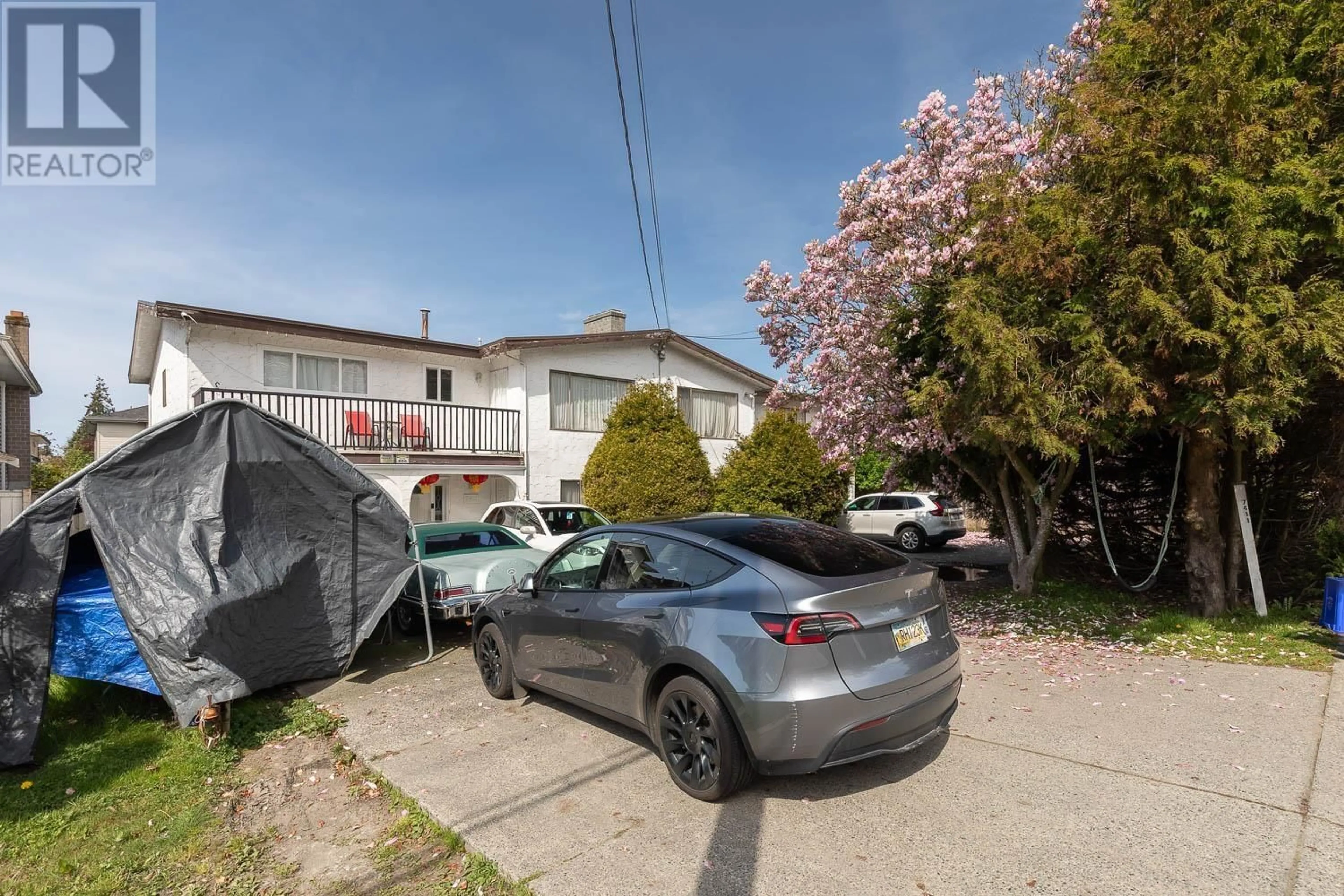 A pic from outside/outdoor area/front of a property/back of a property/a pic from drone, street for 7411 NO. 2 ROAD, Richmond British Columbia V7C3L7