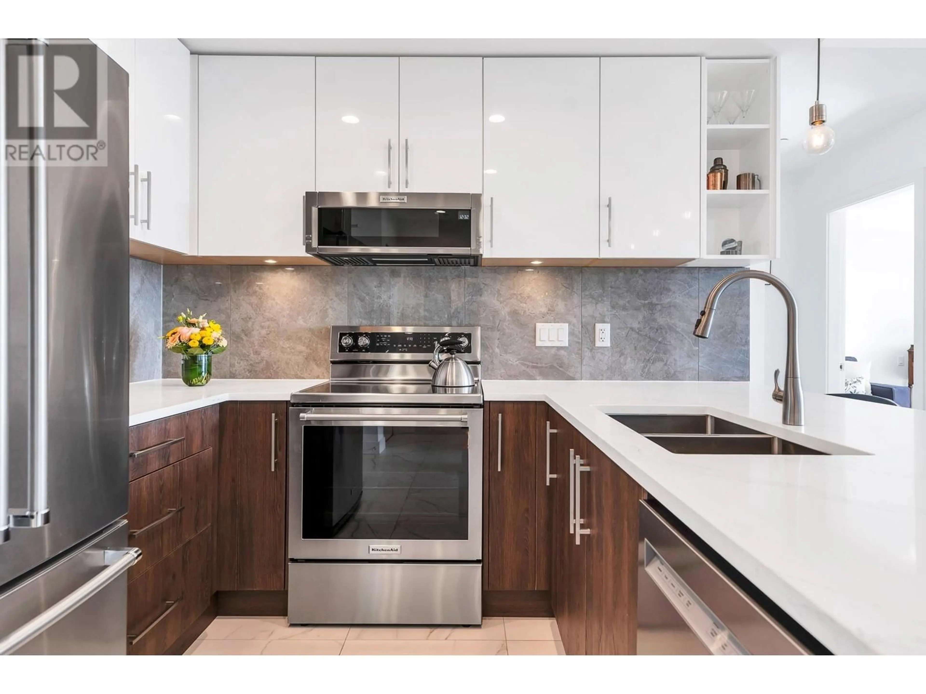 Contemporary kitchen, ceramic/tile floor for 404 - 11718 224 STREET, Maple Ridge British Columbia V2A6A2