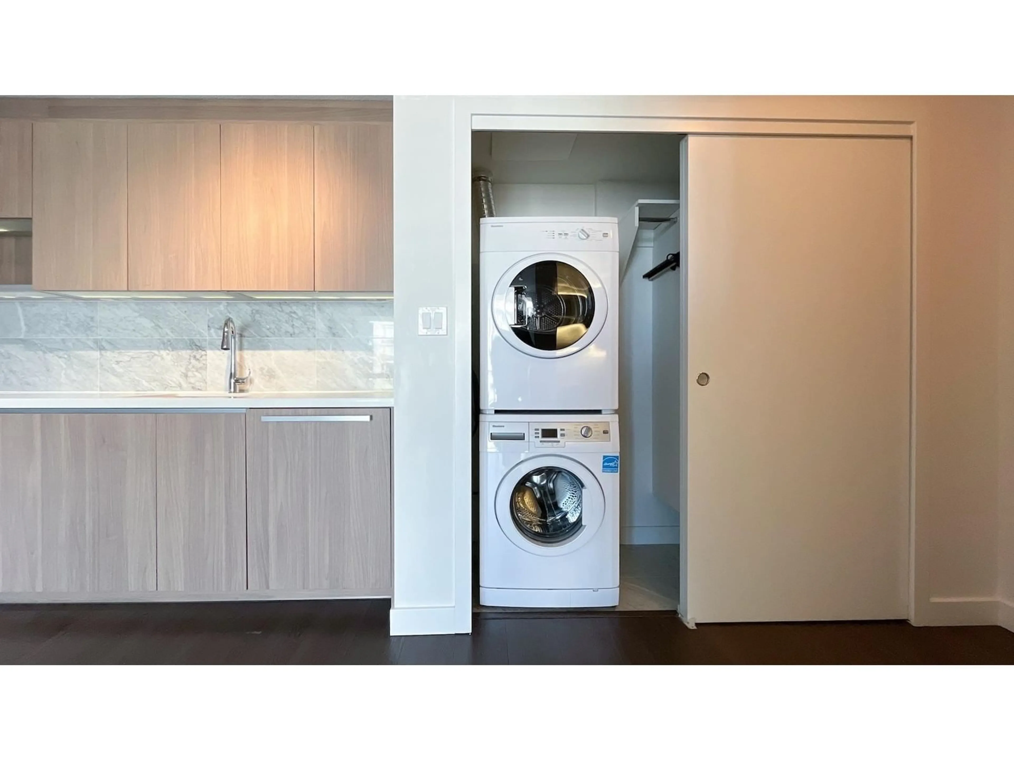 Laundry room for 4505 - 13750 100, Surrey British Columbia V3T0L3