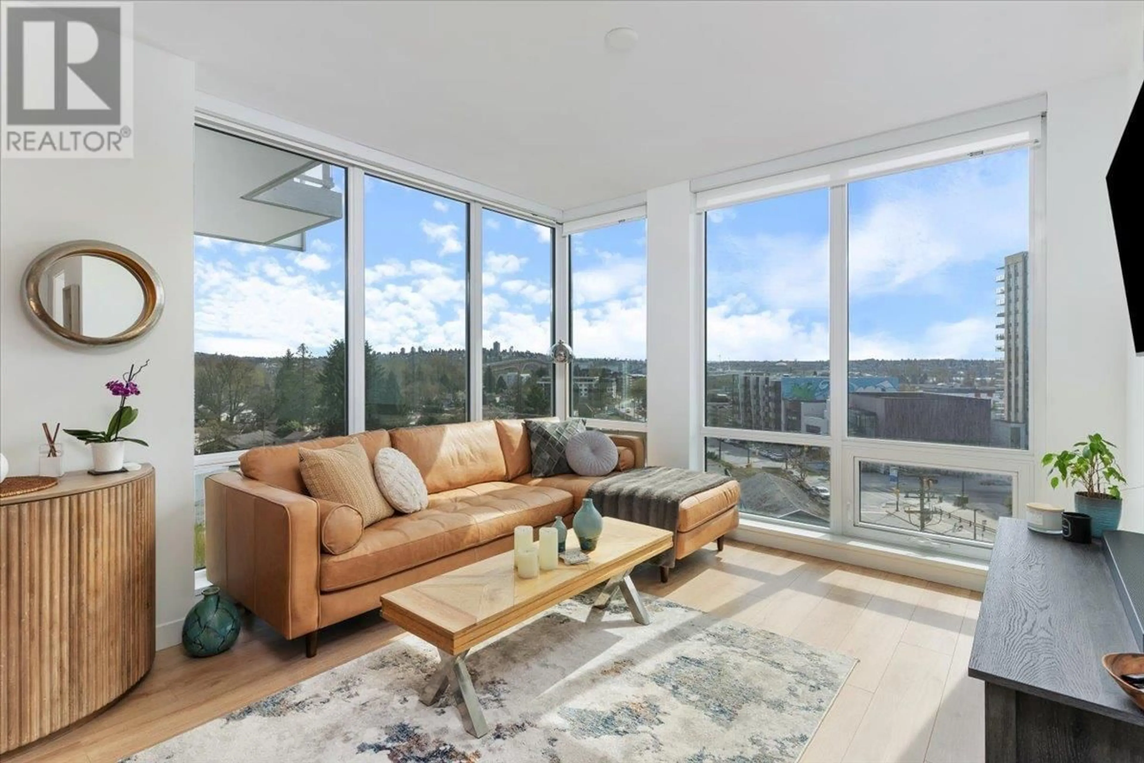 Living room with furniture, unknown for 706 - 1500 FERN STREET, North Vancouver British Columbia V7J0E6