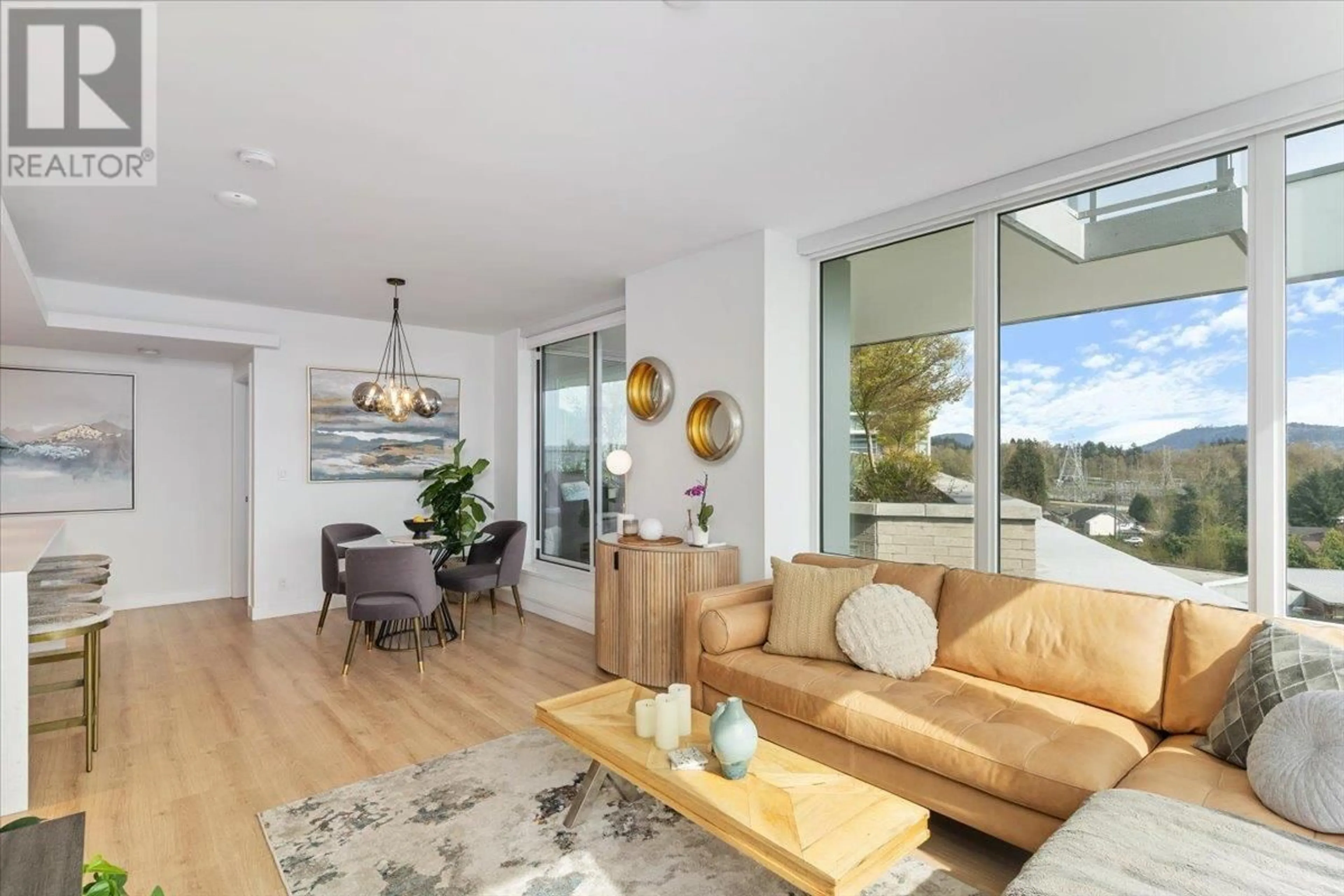 Living room with furniture, unknown for 706 - 1500 FERN STREET, North Vancouver British Columbia V7J0E6