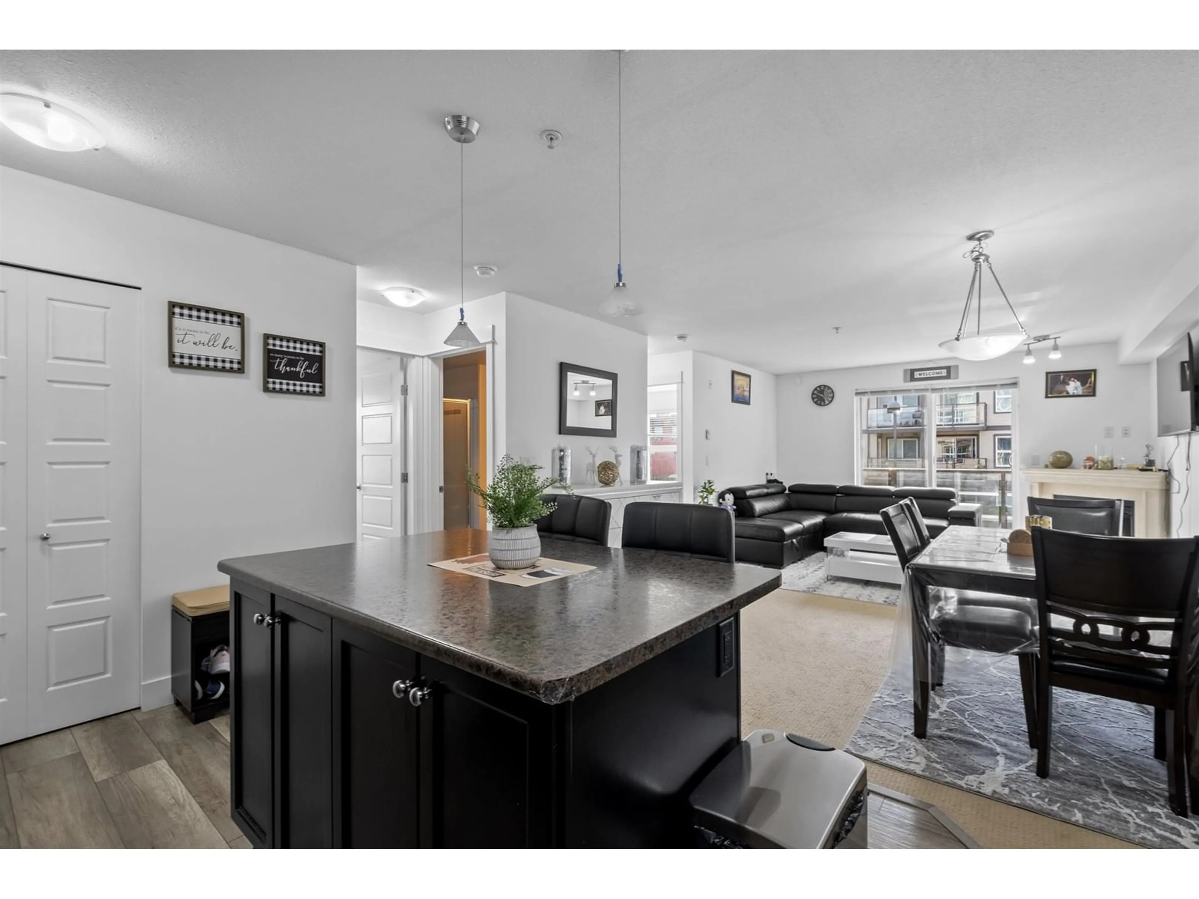 Open concept kitchen, unknown for 220 - 30525 CARDINAL, Abbotsford British Columbia V2T0A8