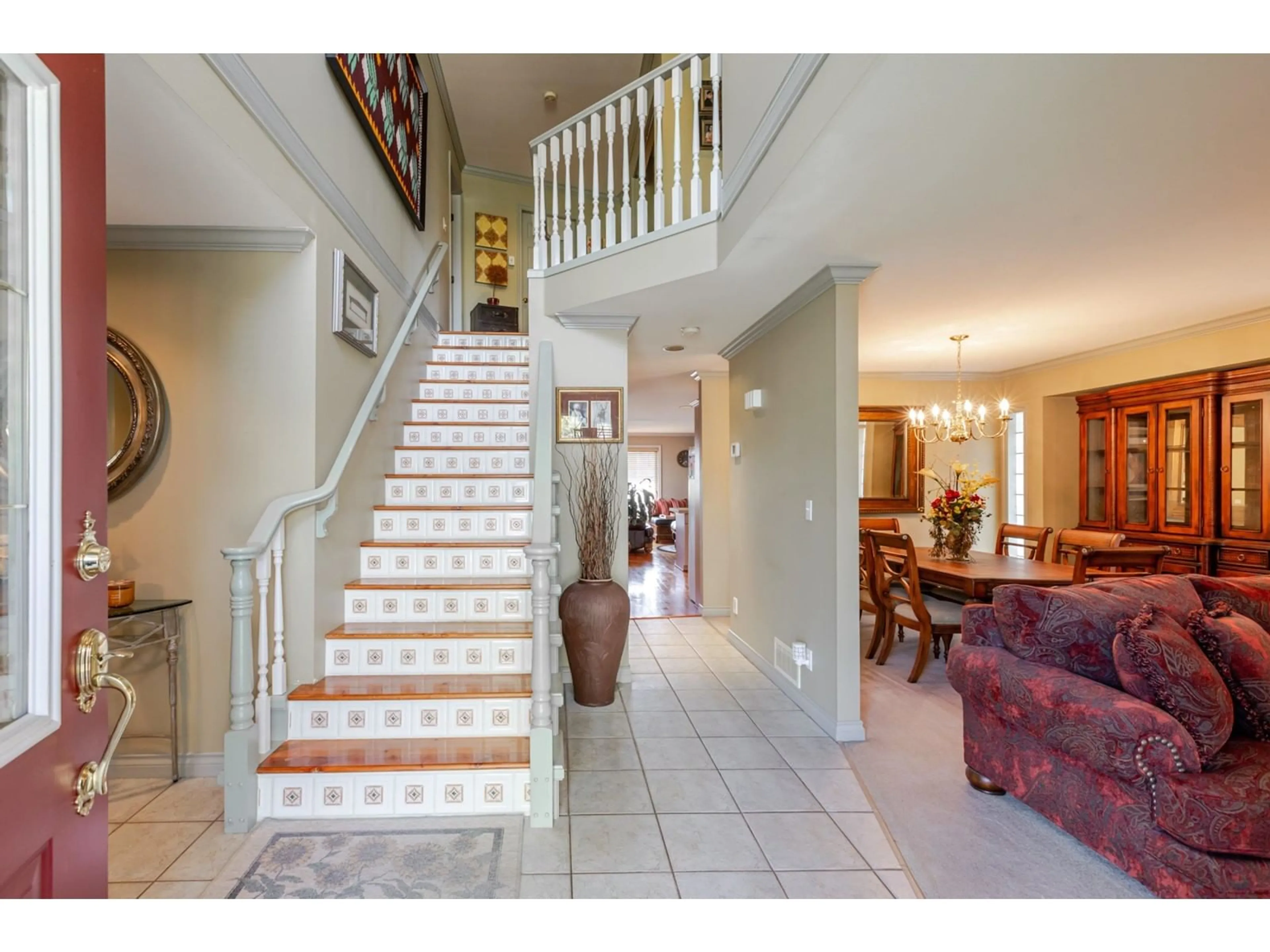 Indoor foyer for 15472 110, Surrey British Columbia V3R0X1