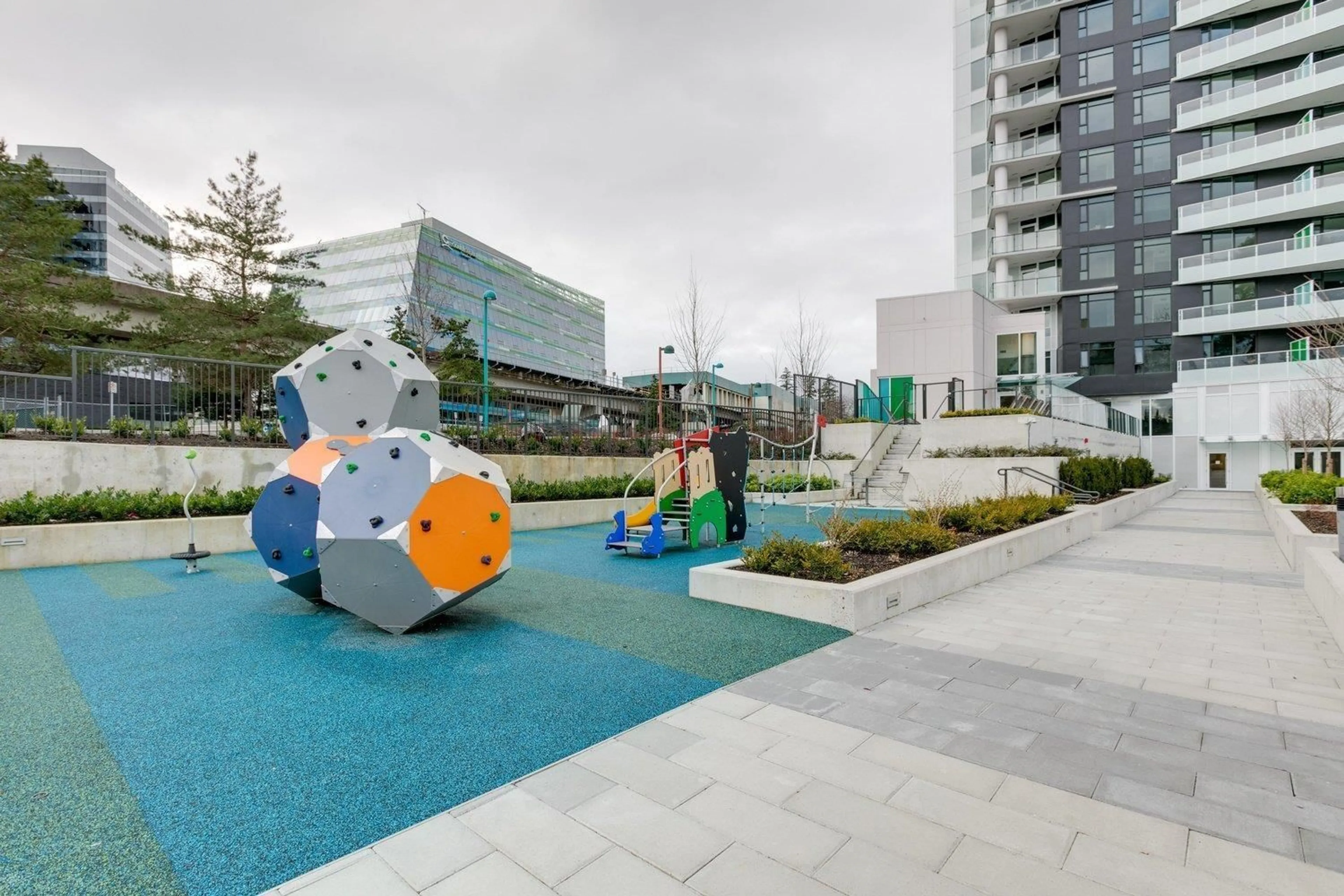 Pool for 1911 - 9887 WHALLEY, Surrey British Columbia V3T0P4