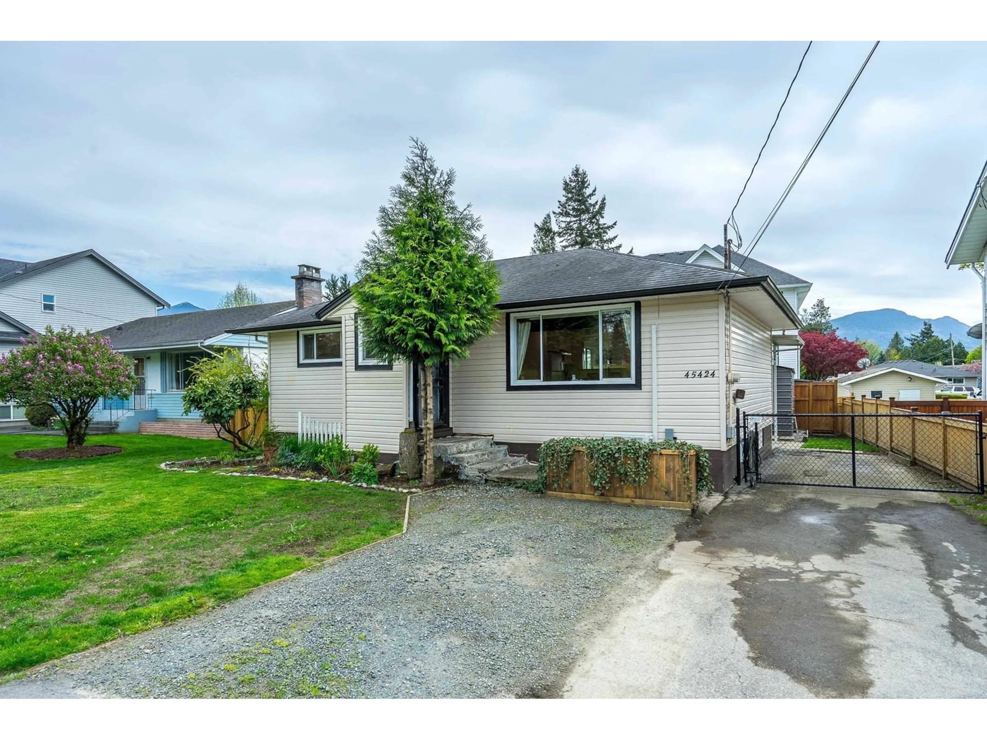 Unknown for 45424 WELLS ROAD, Chilliwack British Columbia V2R1H3