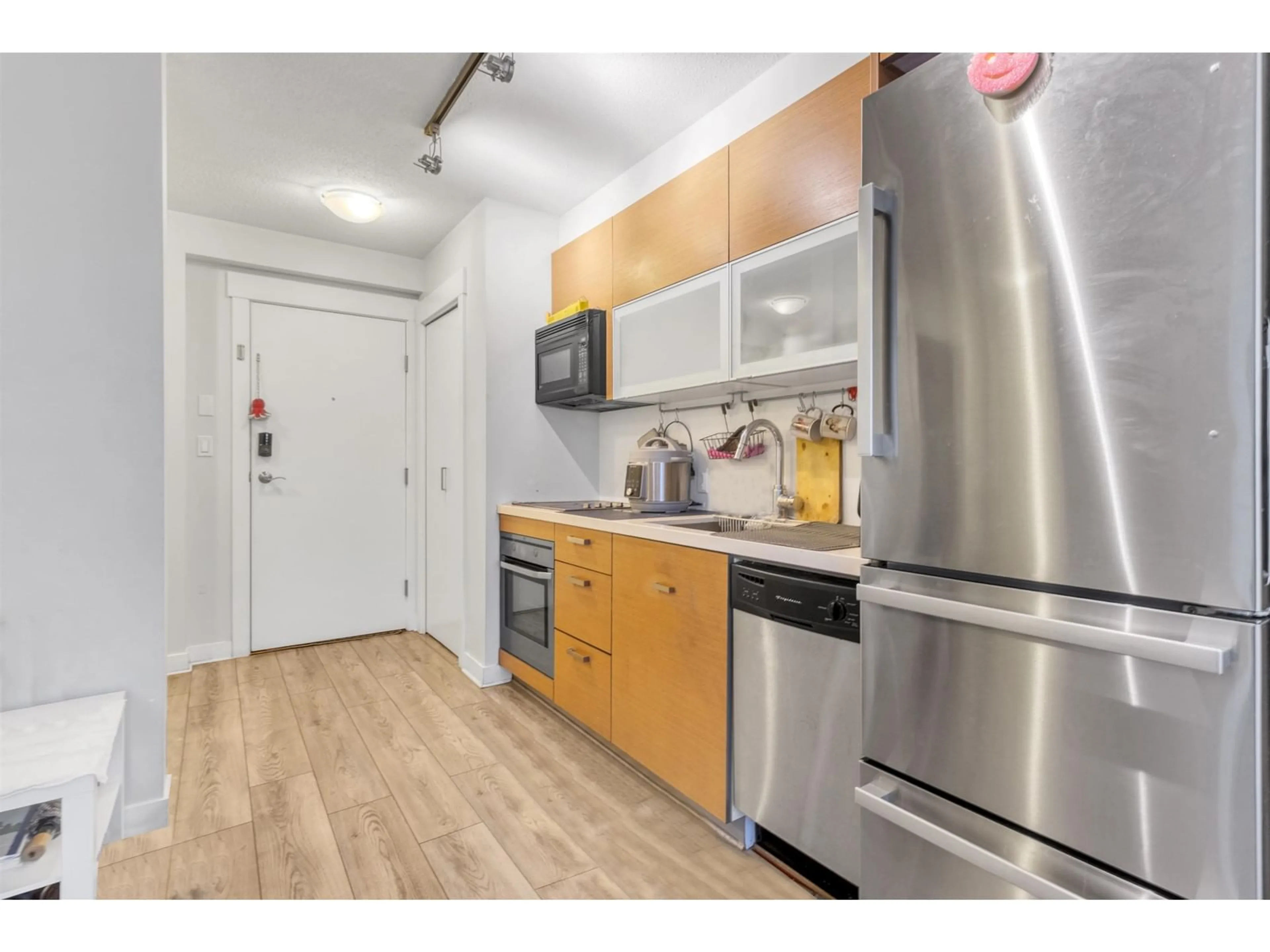 Standard kitchen, unknown for 306 - 13380 108, Surrey British Columbia V3T0E7
