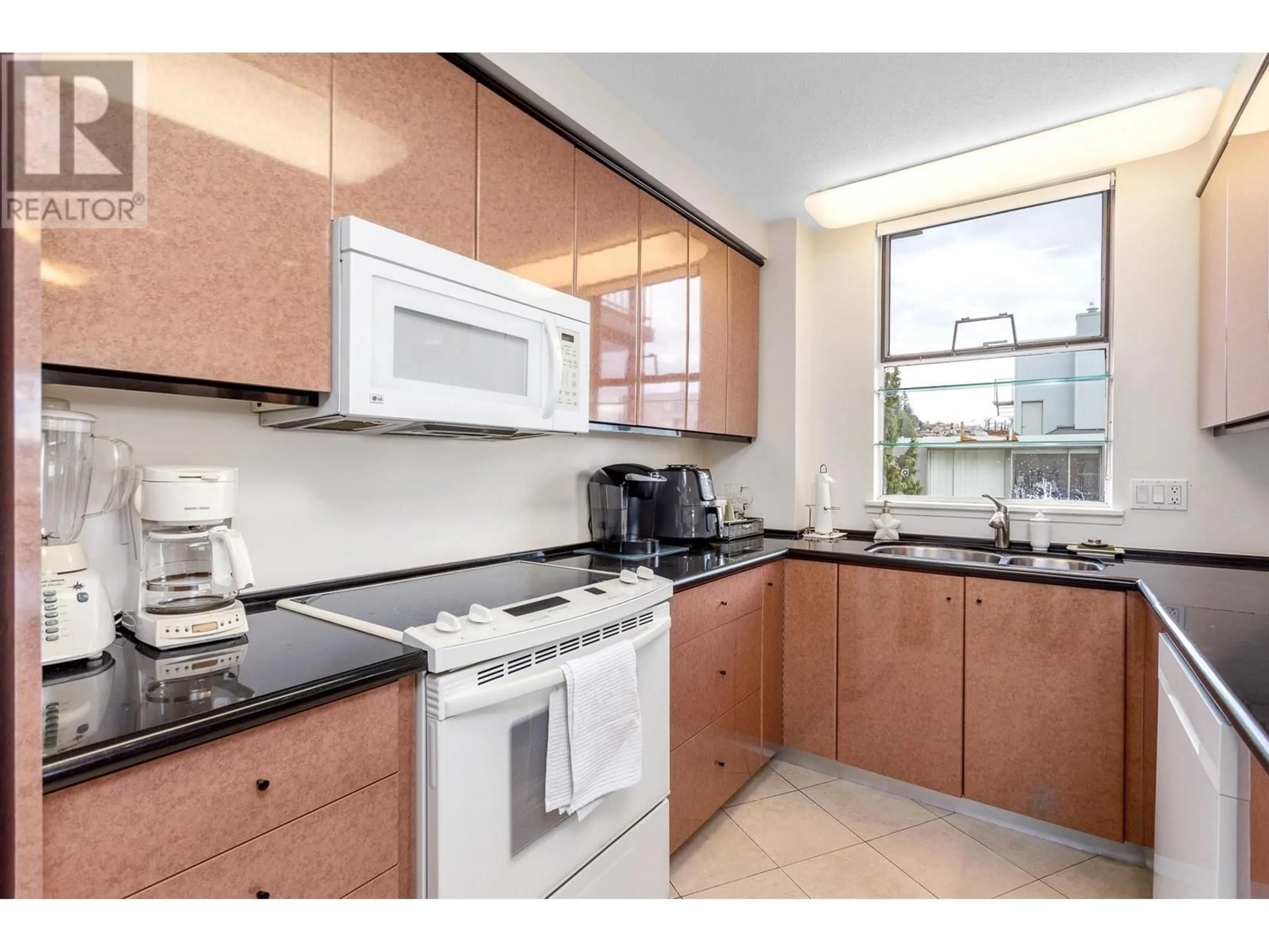 Standard kitchen, unknown for 701 - 1390 DUCHESS AVENUE, West Vancouver British Columbia V7T1H6
