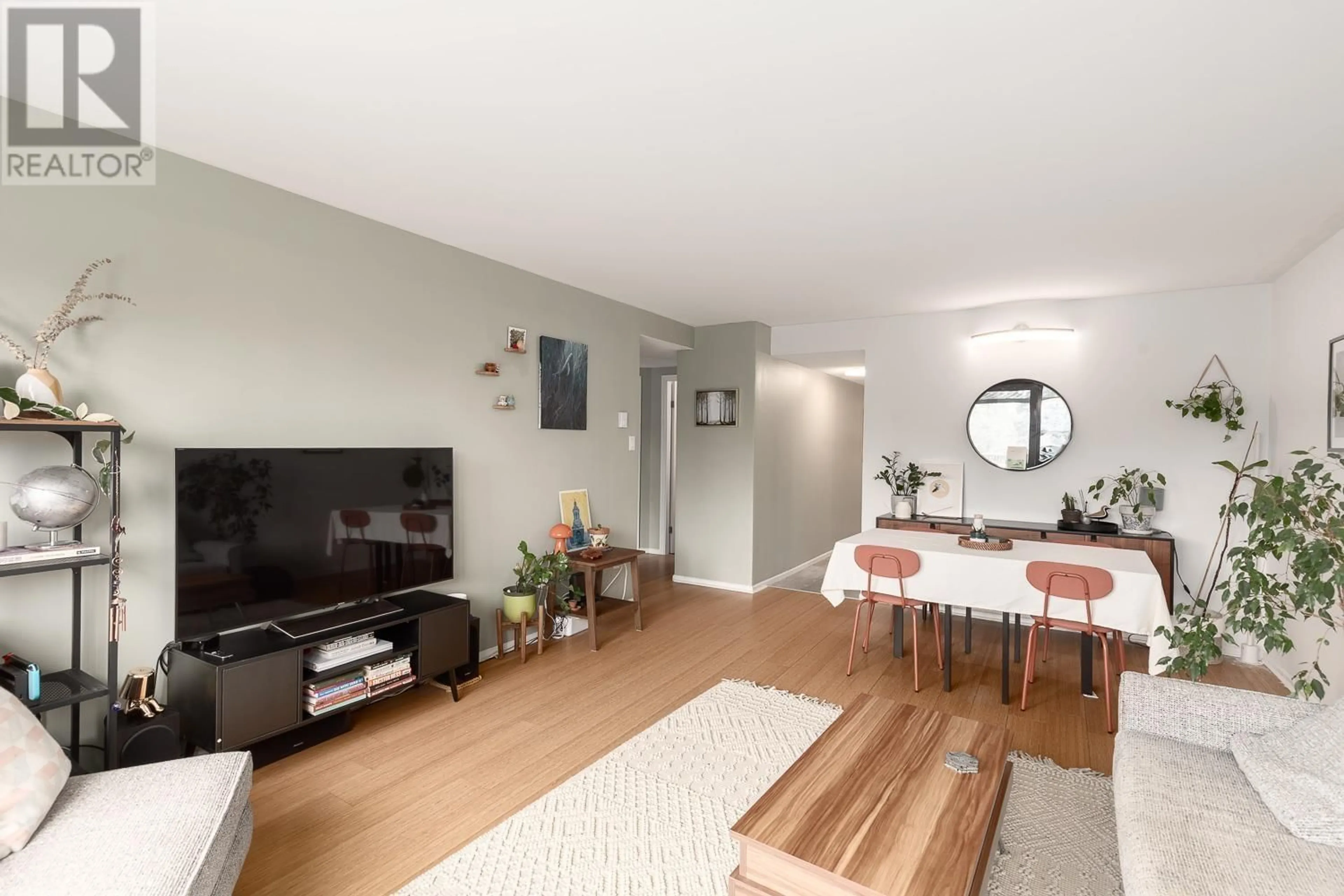 Living room with furniture, unknown for 1401 - 4194 MAYWOOD STREET, Burnaby British Columbia V5H4E9