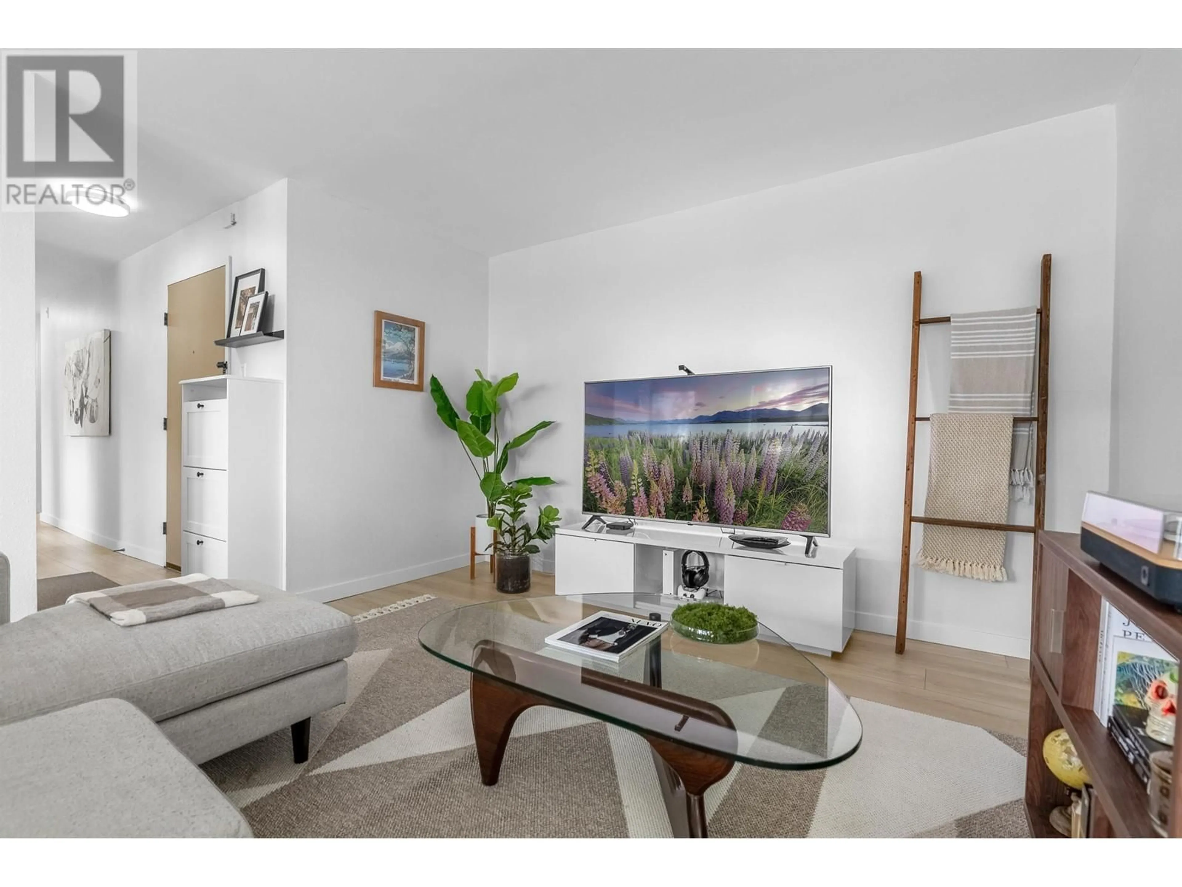 Living room with furniture, unknown for 204 - 1721 ST. GEORGES AVENUE, North Vancouver British Columbia V7L3J8