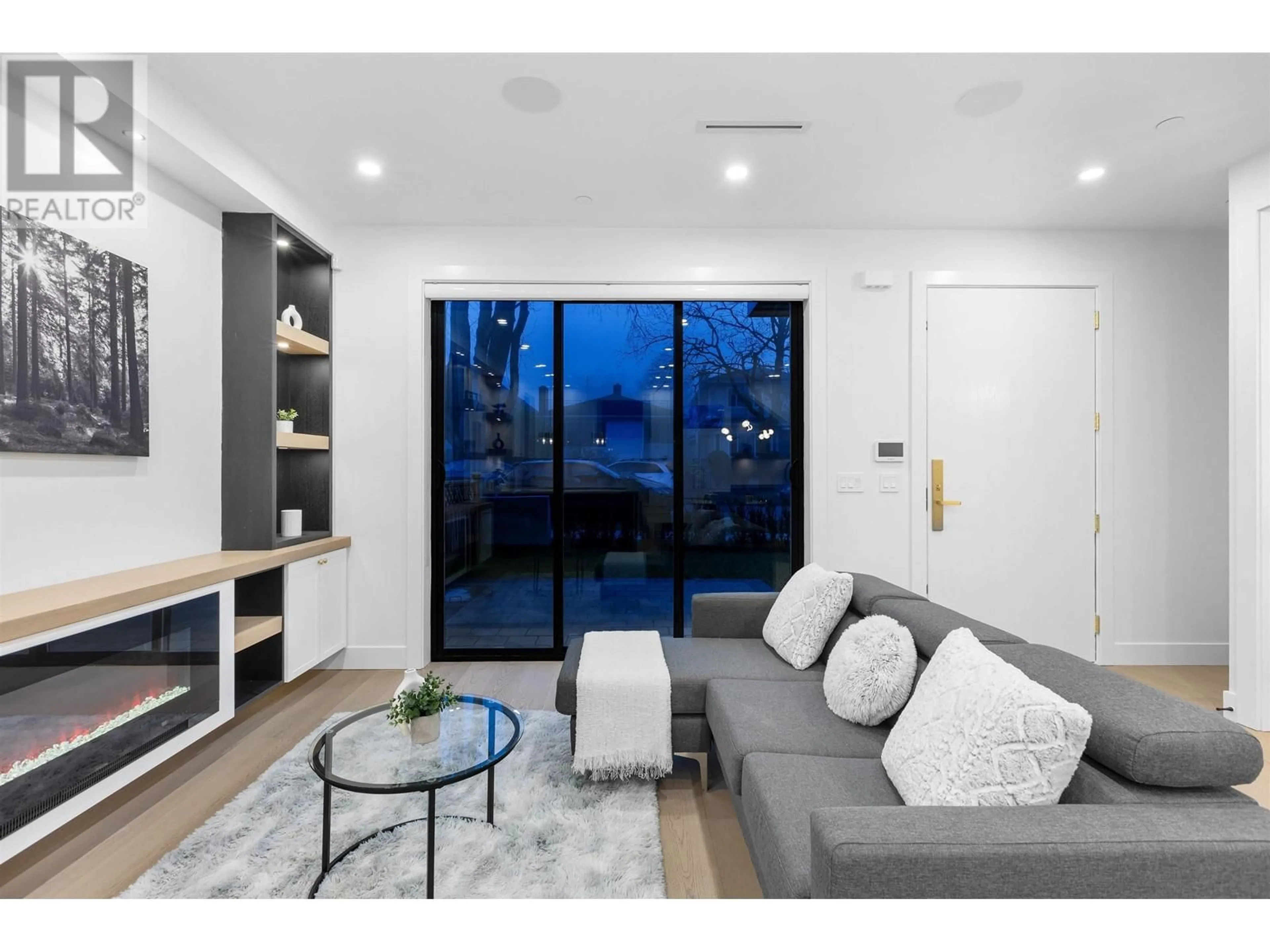Living room with furniture, unknown for 1 - 76 45TH AVENUE, Vancouver British Columbia V5W1W7