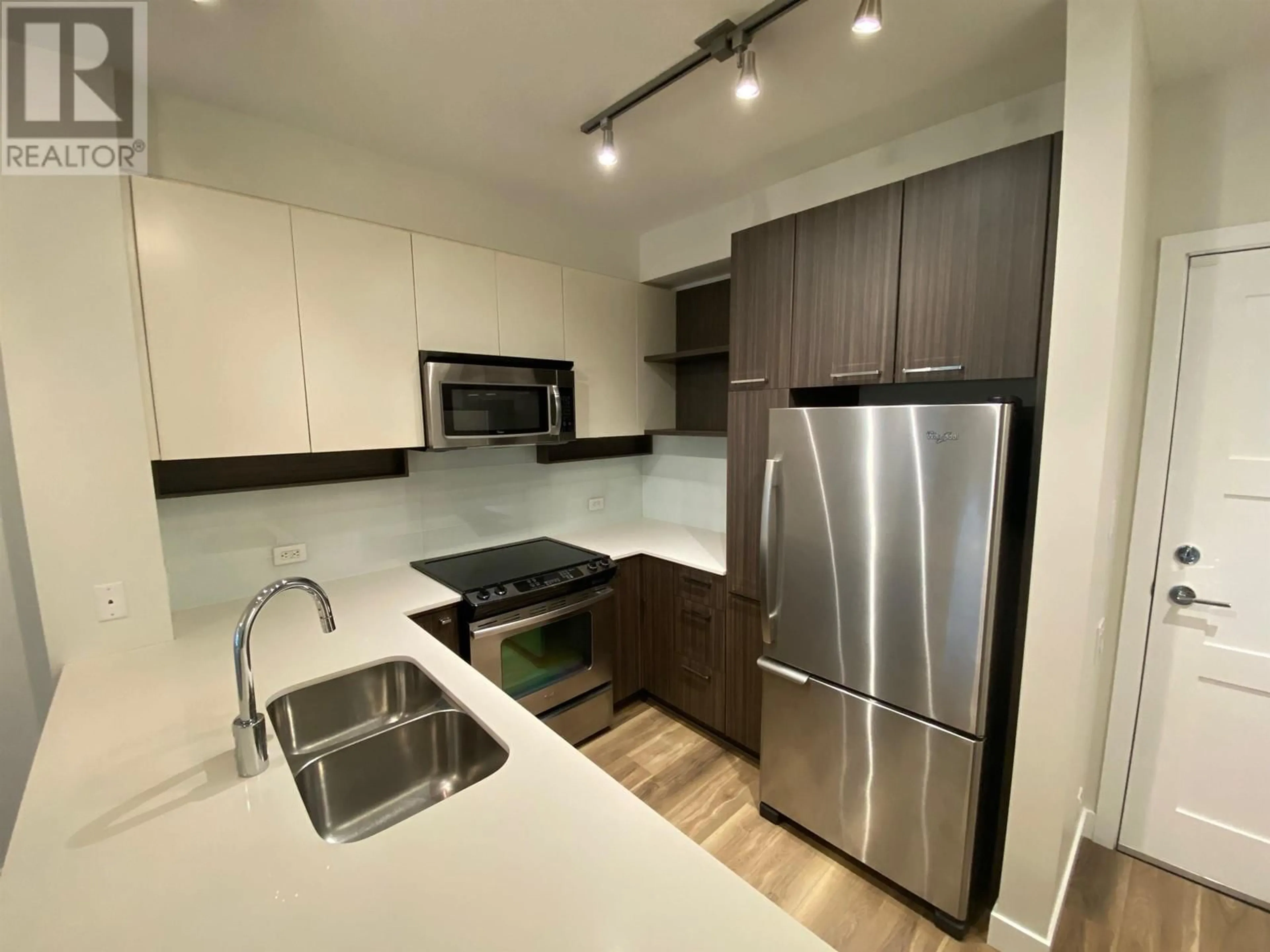 Standard kitchen, wood/laminate floor for 110 - 545 FOSTER AVENUE, Coquitlam British Columbia V3J0B3