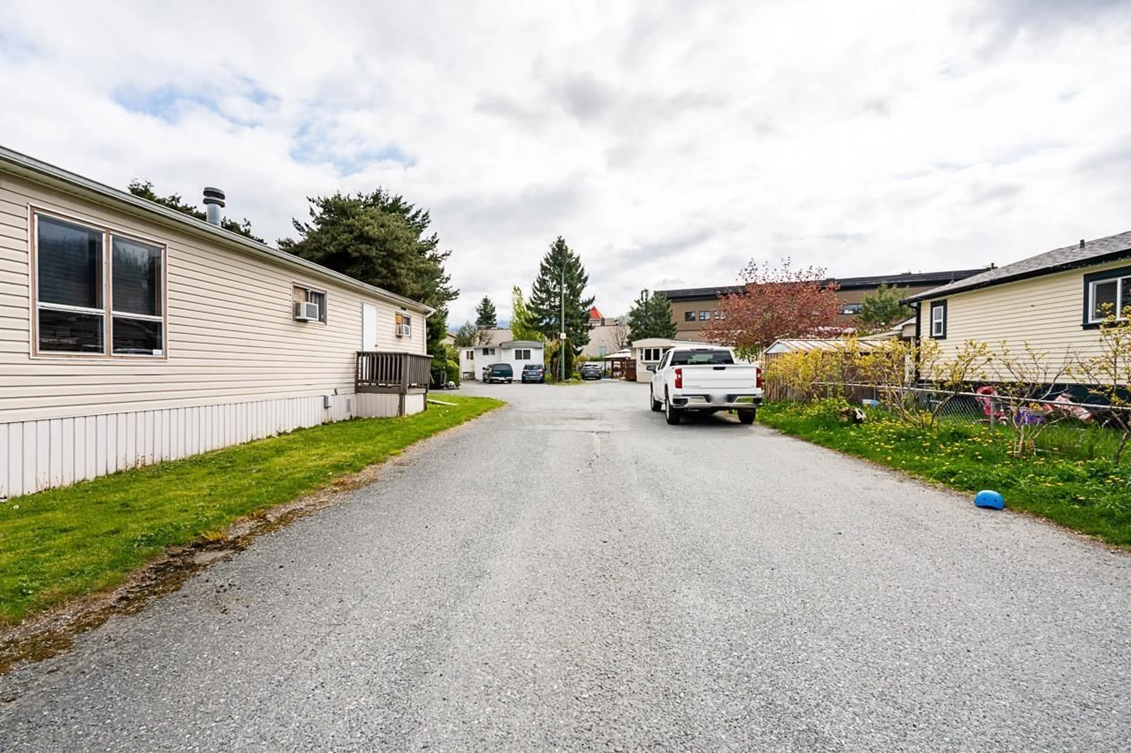 A pic from outside/outdoor area/front of a property/back of a property/a pic from drone, street for 55 - 45640 WATSON ROAD, Chilliwack British Columbia V2R1B3