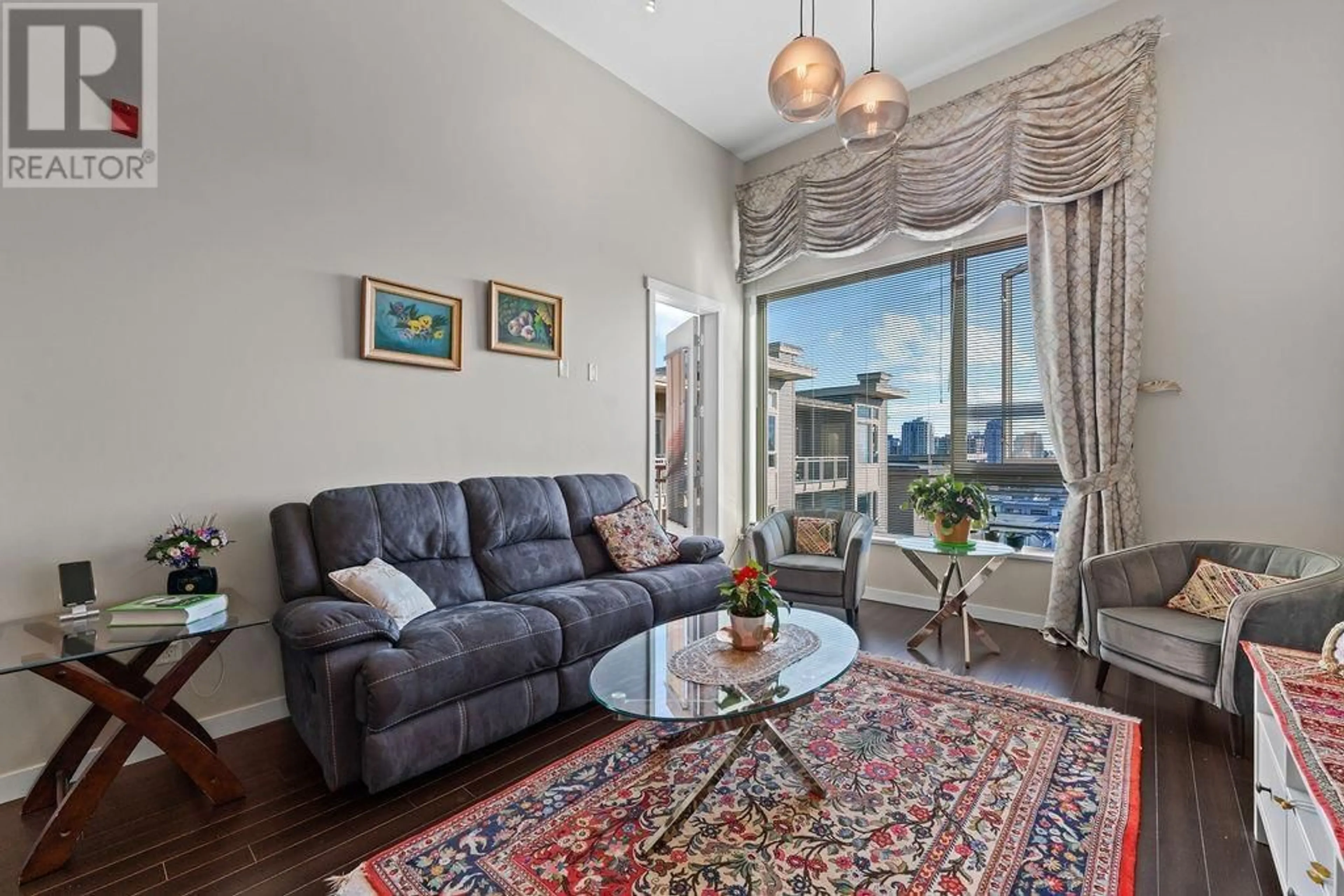 Living room with furniture, unknown for 527 - 119 22ND STREET, North Vancouver British Columbia V7M0B4