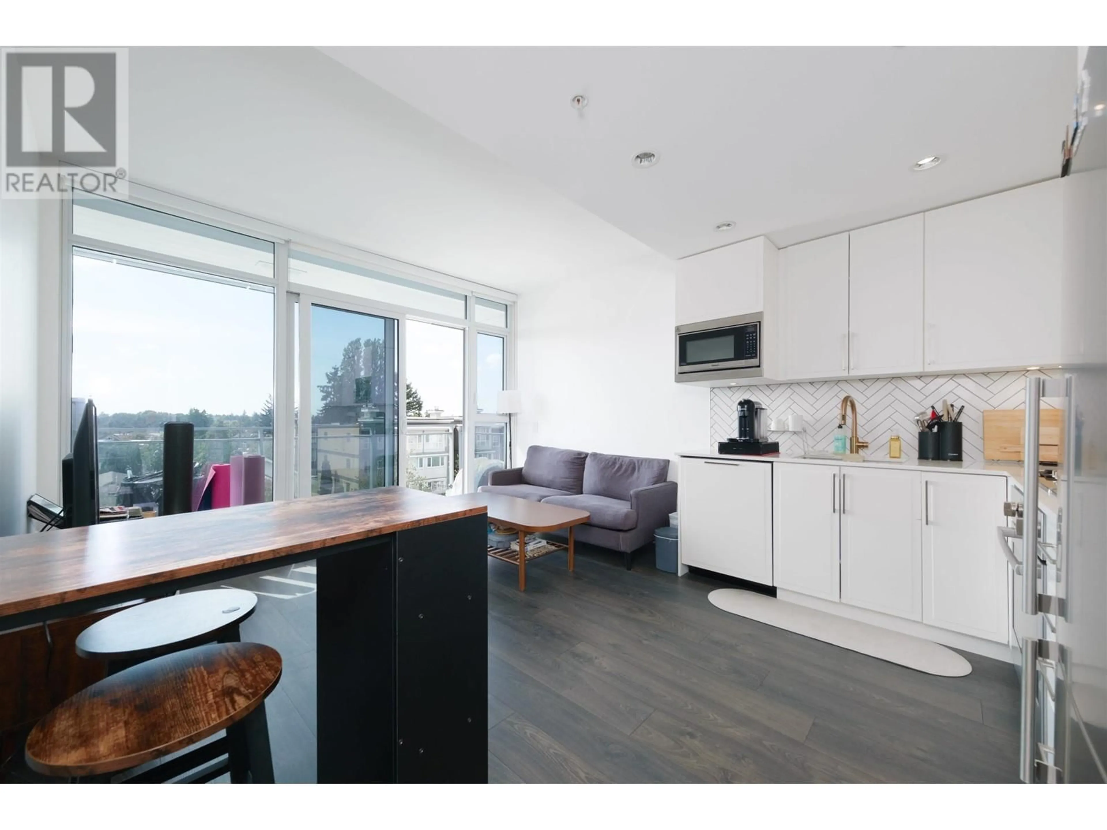 Open concept kitchen, wood/laminate floor for 408 - 2435 KINGSWAY, Vancouver British Columbia V5R5G8