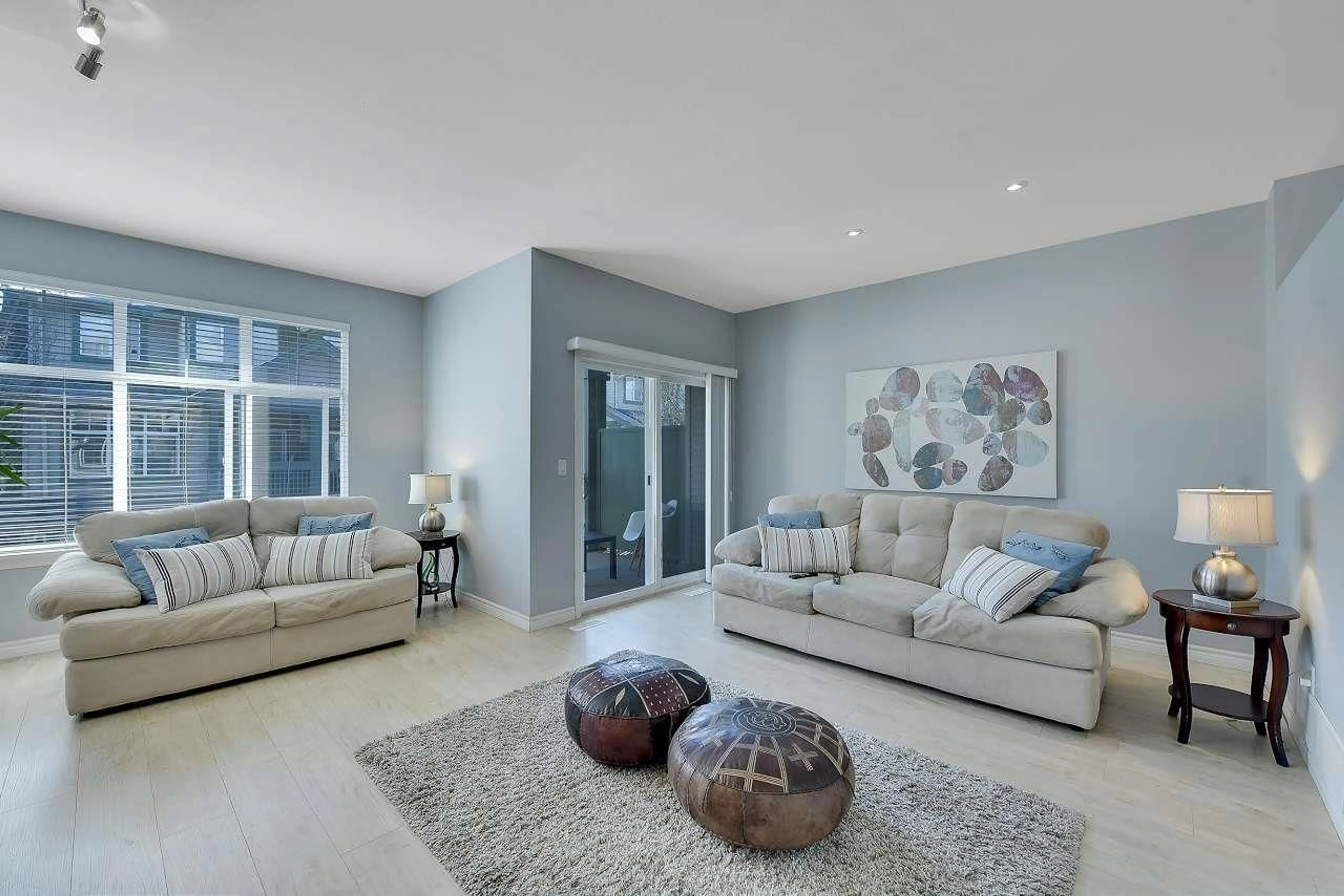 Living room with furniture, unknown for 27 - 6050 166, Surrey British Columbia V3S0X2