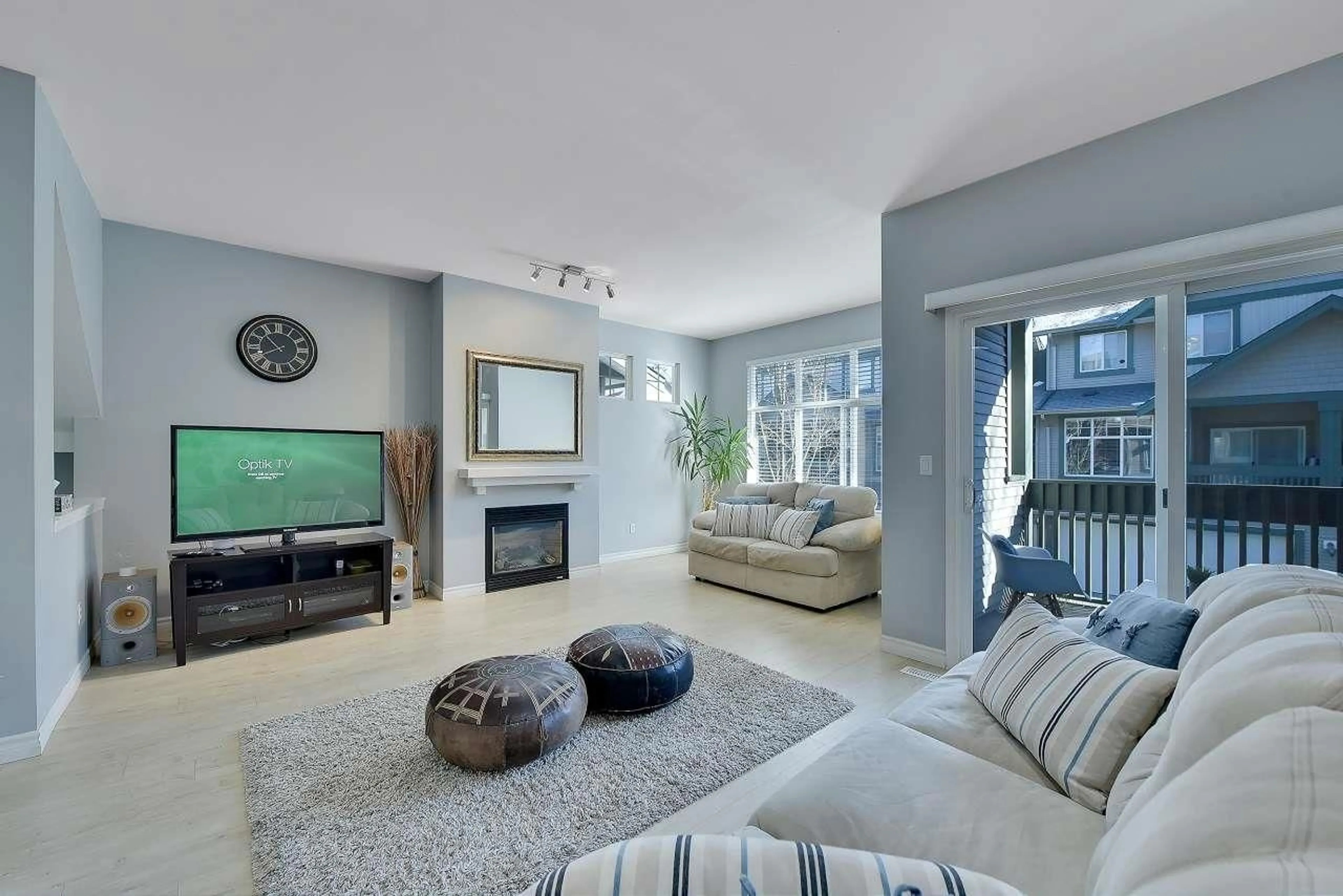 Living room with furniture, unknown for 27 - 6050 166, Surrey British Columbia V3S0X2