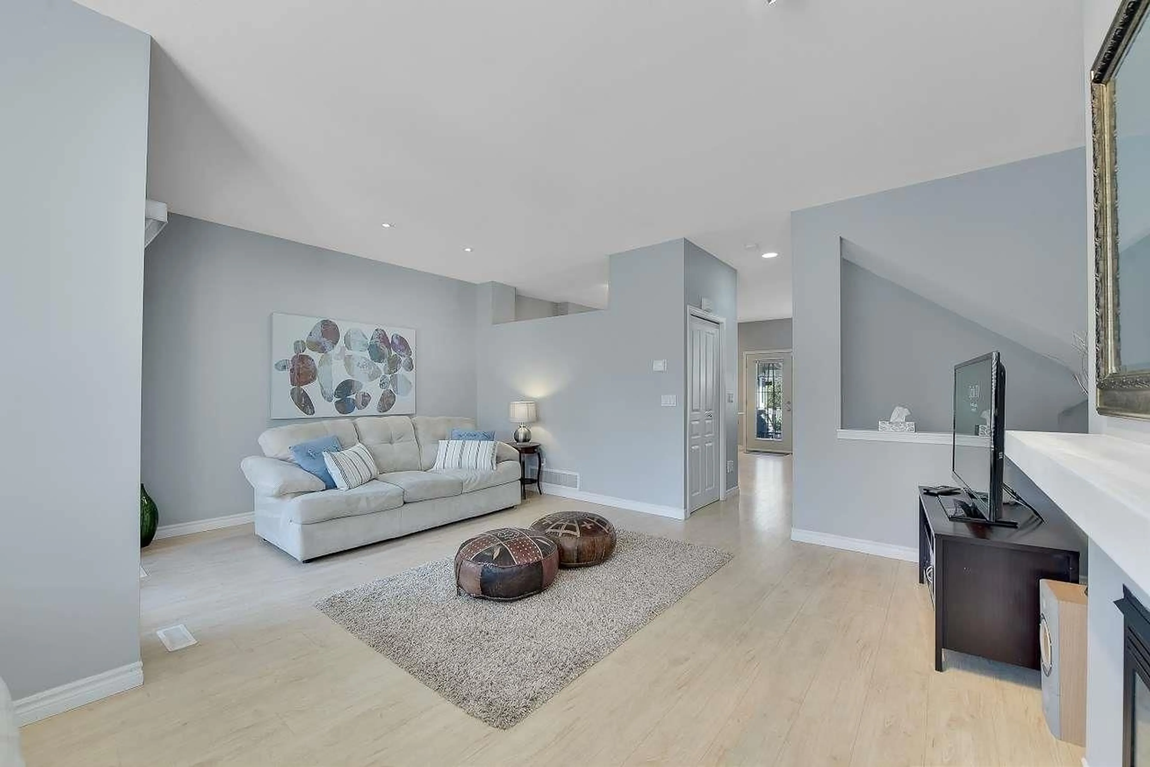 Living room with furniture, unknown for 27 - 6050 166, Surrey British Columbia V3S0X2