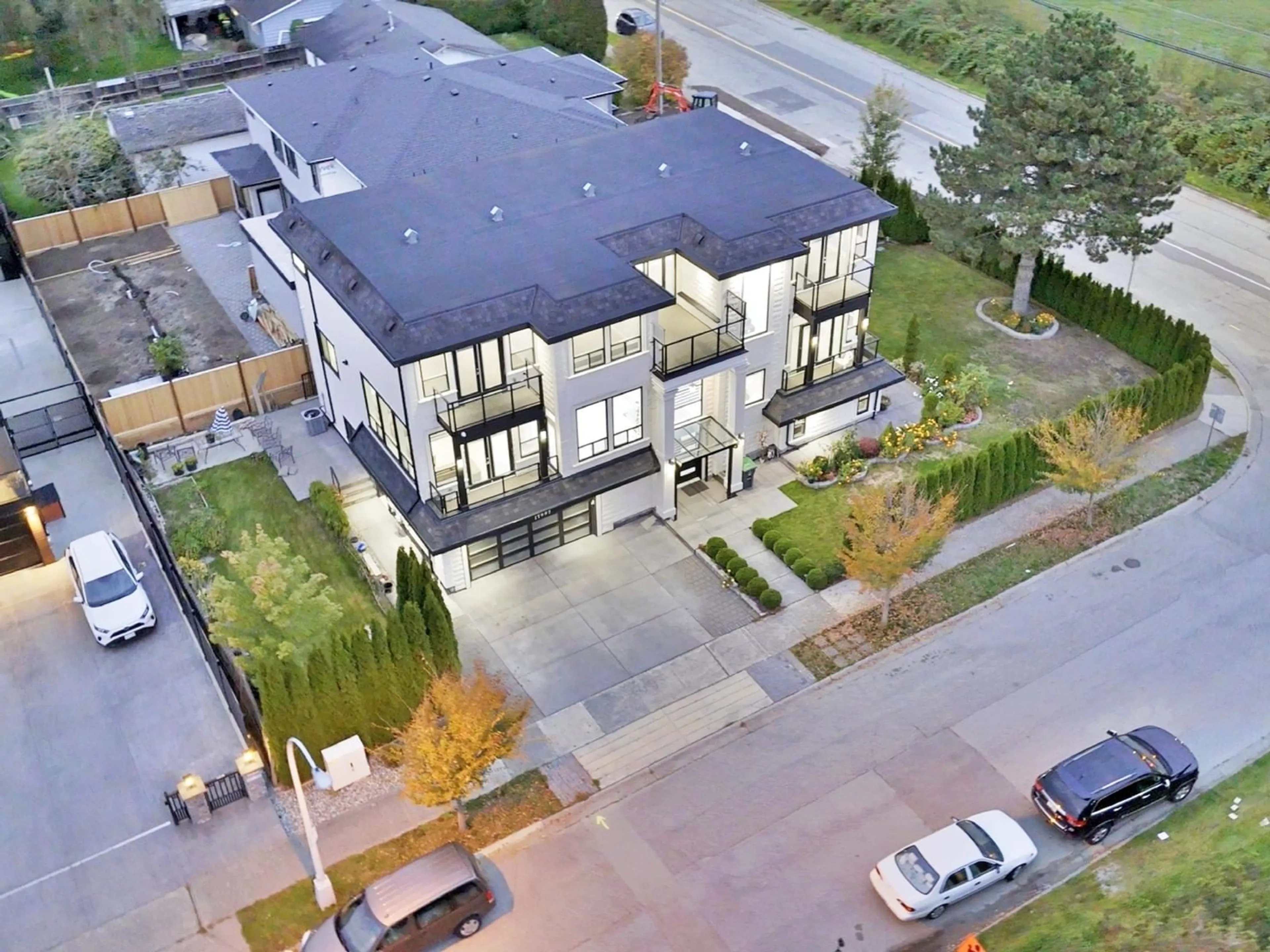 A pic from outside/outdoor area/front of a property/back of a property/a pic from drone, street for 17997 56A, Surrey British Columbia V3S5H4