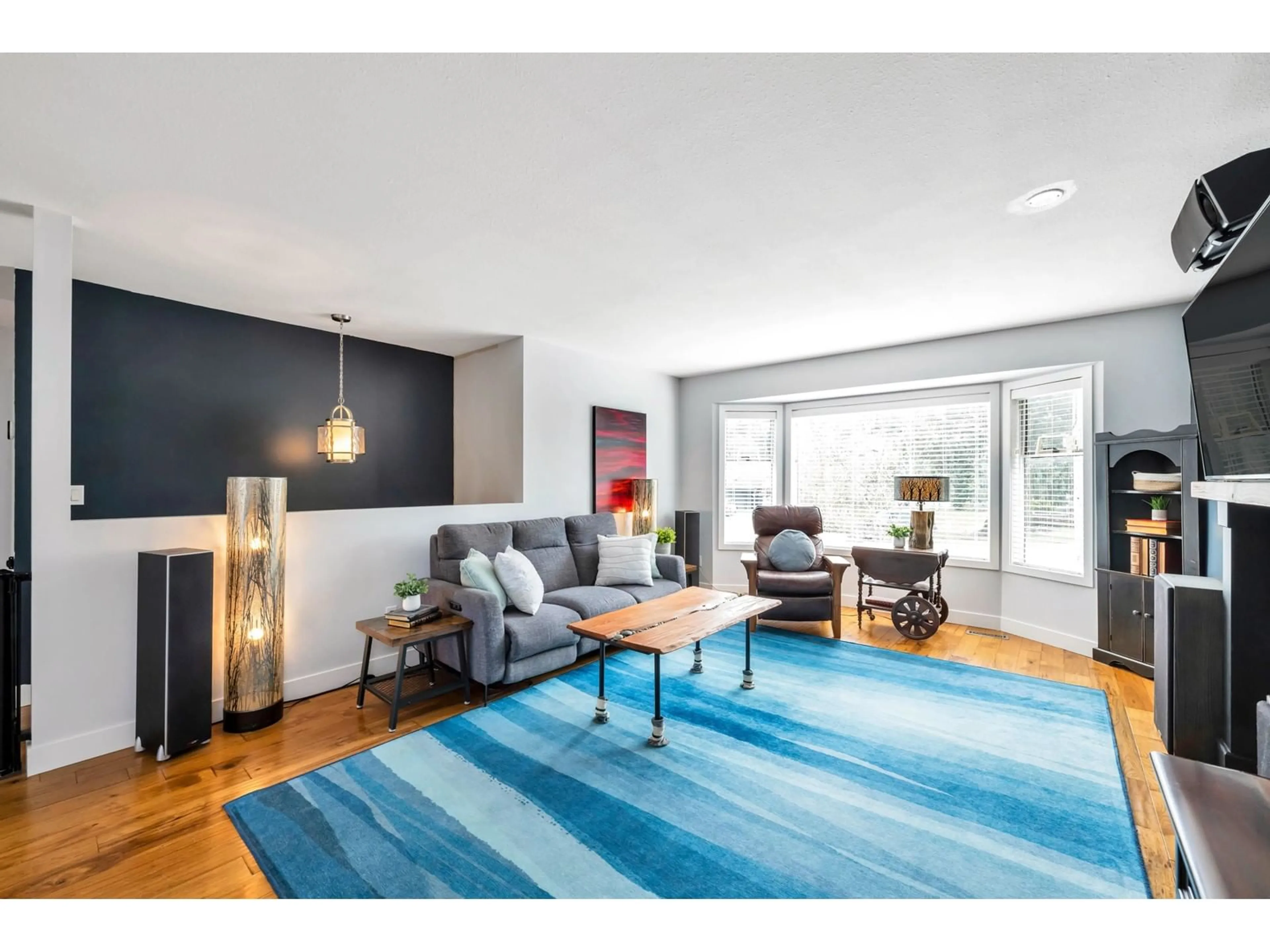 Living room with furniture, wood/laminate floor for 19823 48, Langley British Columbia V3A3L2