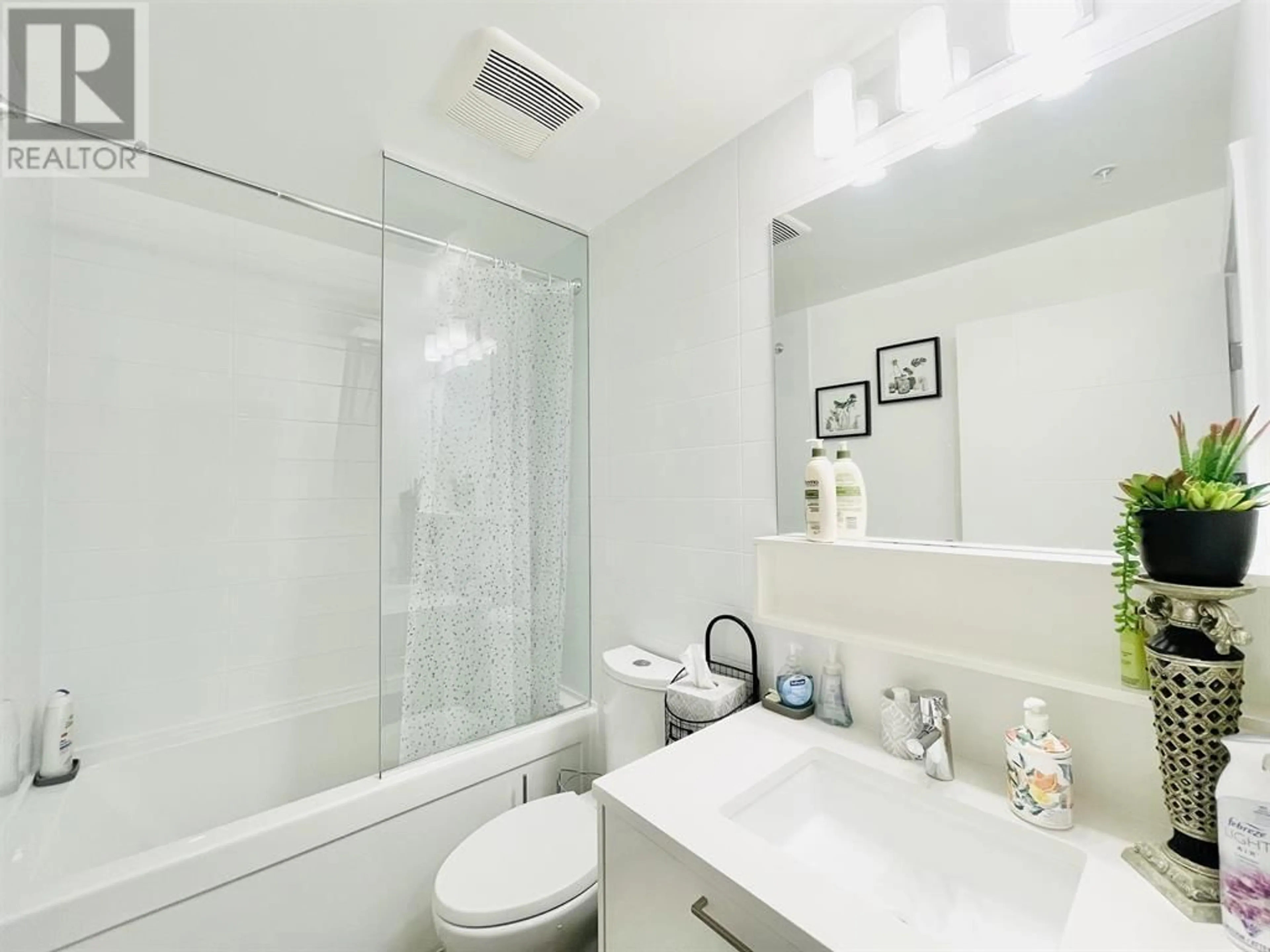 Standard bathroom, ceramic/tile floor for 2203 - 4458 BERESFORD STREET, Burnaby British Columbia V5H0J1