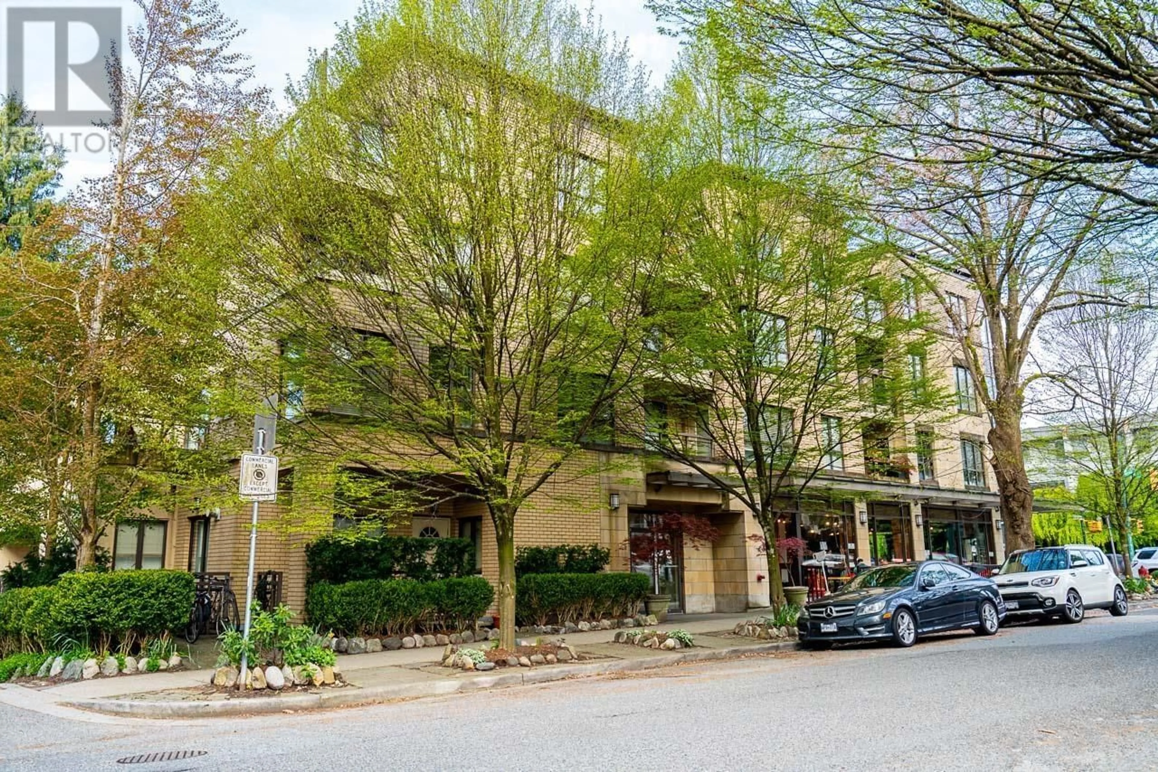 Patio, street for 301 - 2015 TRAFALGAR STREET, Vancouver British Columbia V6K1P7