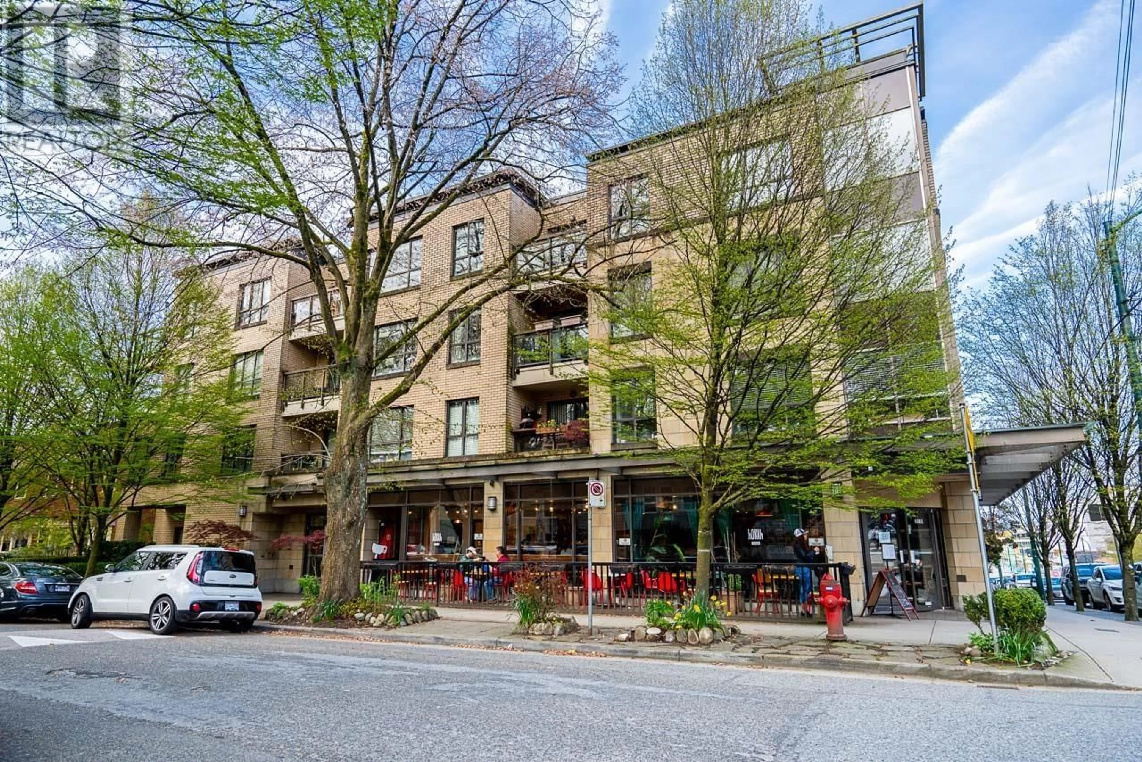 Patio, street for 301 - 2015 TRAFALGAR STREET, Vancouver British Columbia V6K1P7