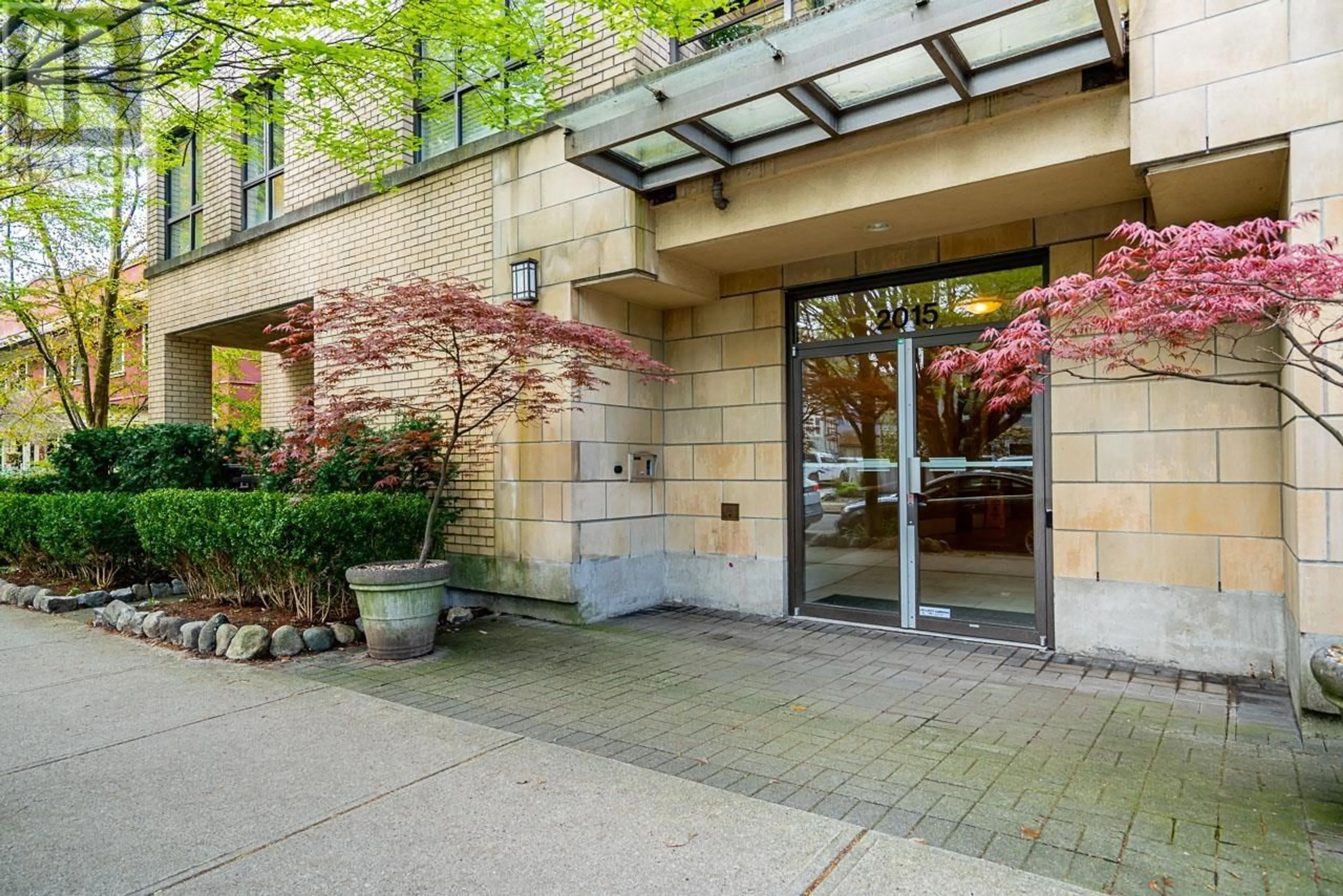 Unknown for 301 - 2015 TRAFALGAR STREET, Vancouver British Columbia V6K1P7