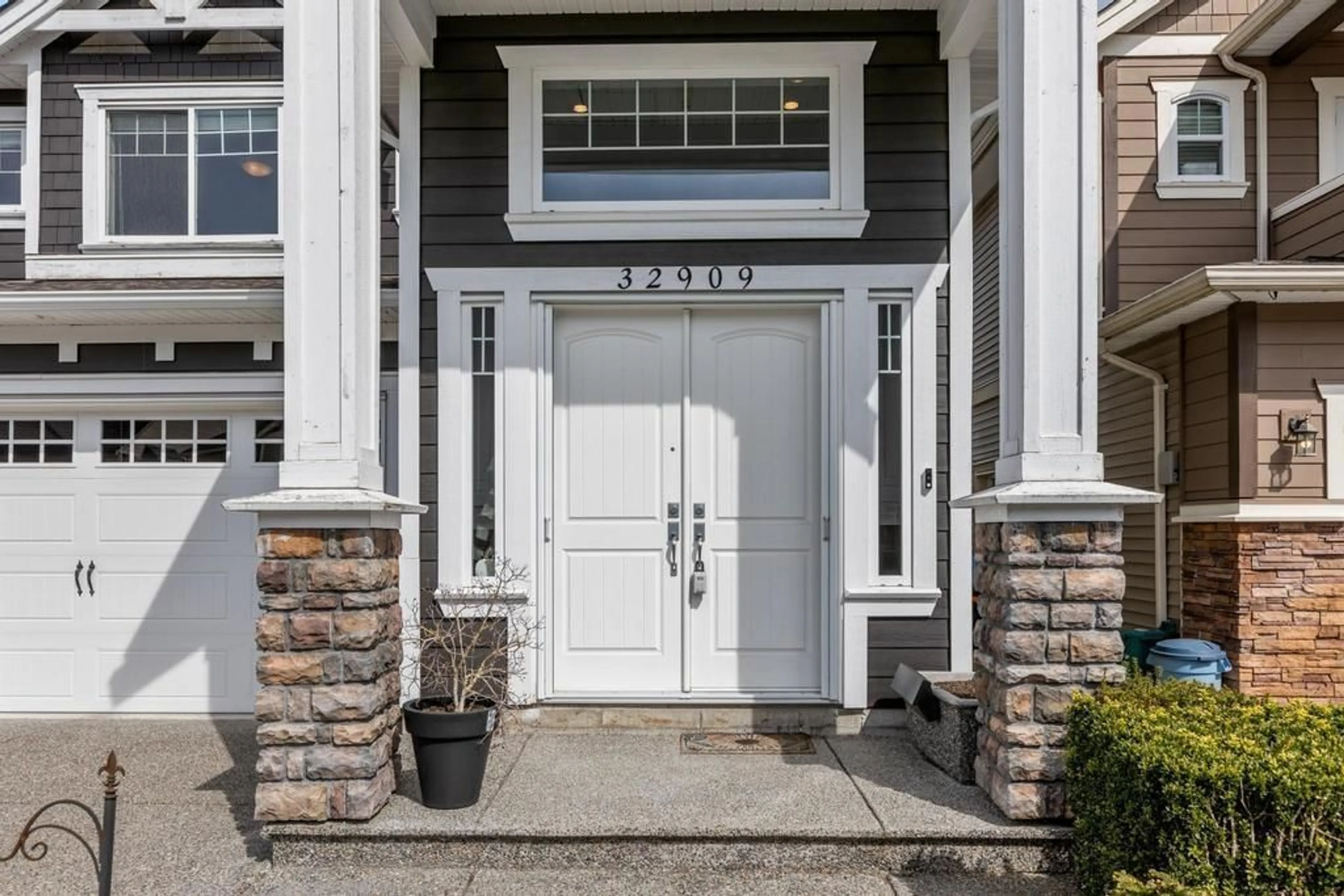 Indoor entryway for 32909 TRENHOLM, Mission British Columbia V4S0C7