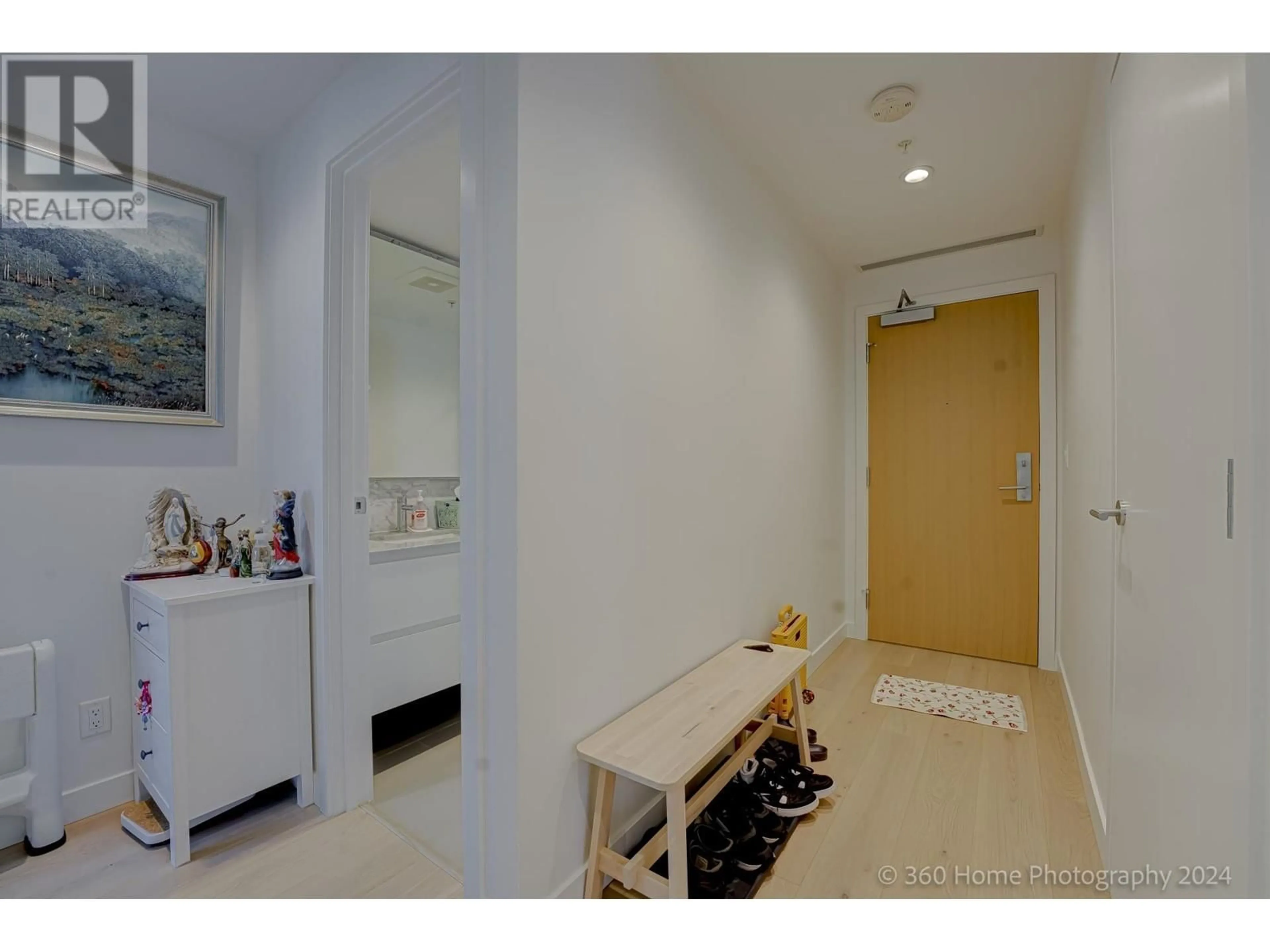 Indoor foyer for 1906 - 6000 MCKAY AVENUE, Burnaby British Columbia V5H0K2