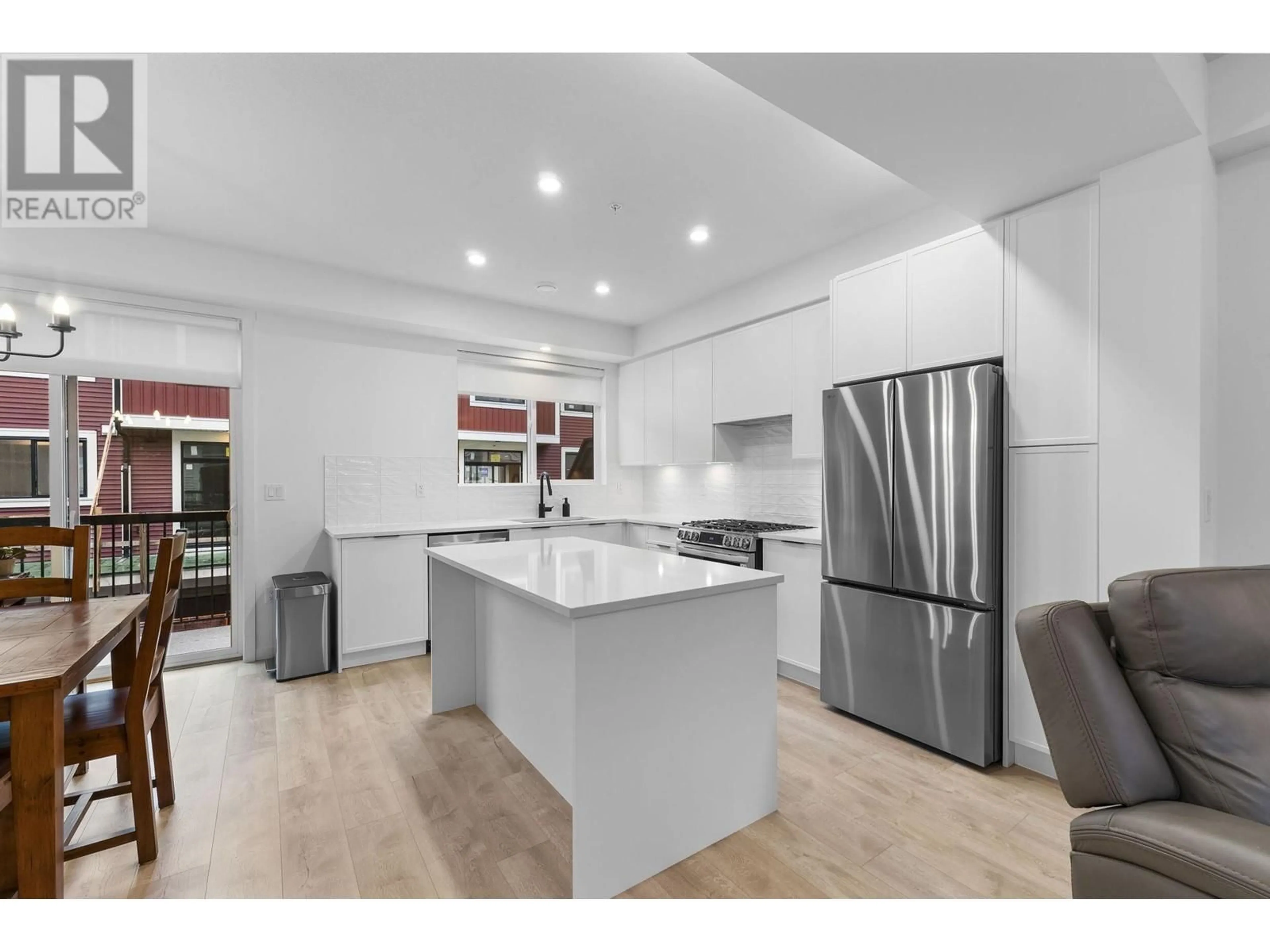 Open concept kitchen, unknown for 114 - 24951 112 AVENUE, Maple Ridge British Columbia V2W1Z6