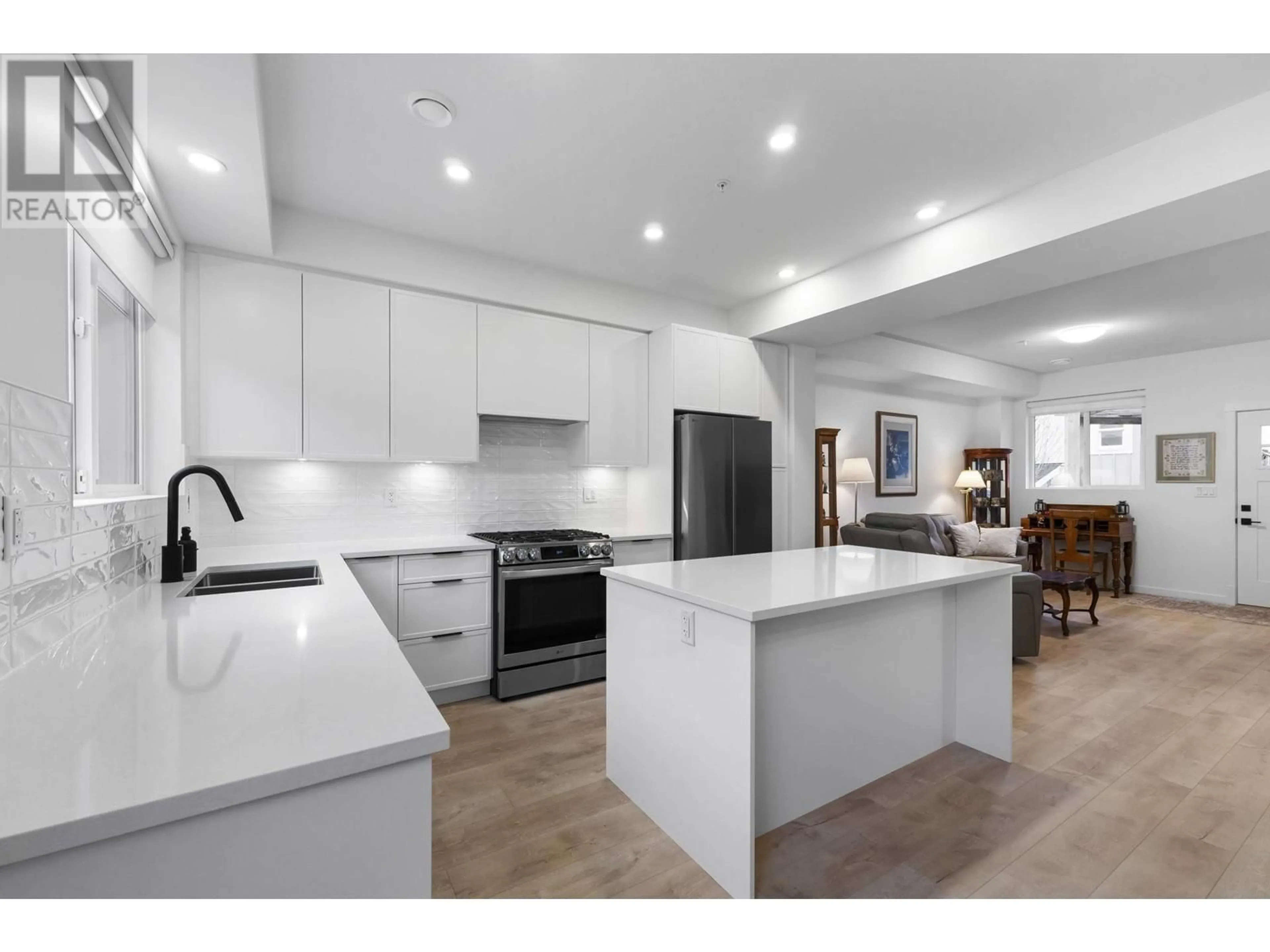 Open concept kitchen, unknown for 114 - 24951 112 AVENUE, Maple Ridge British Columbia V2W1Z6