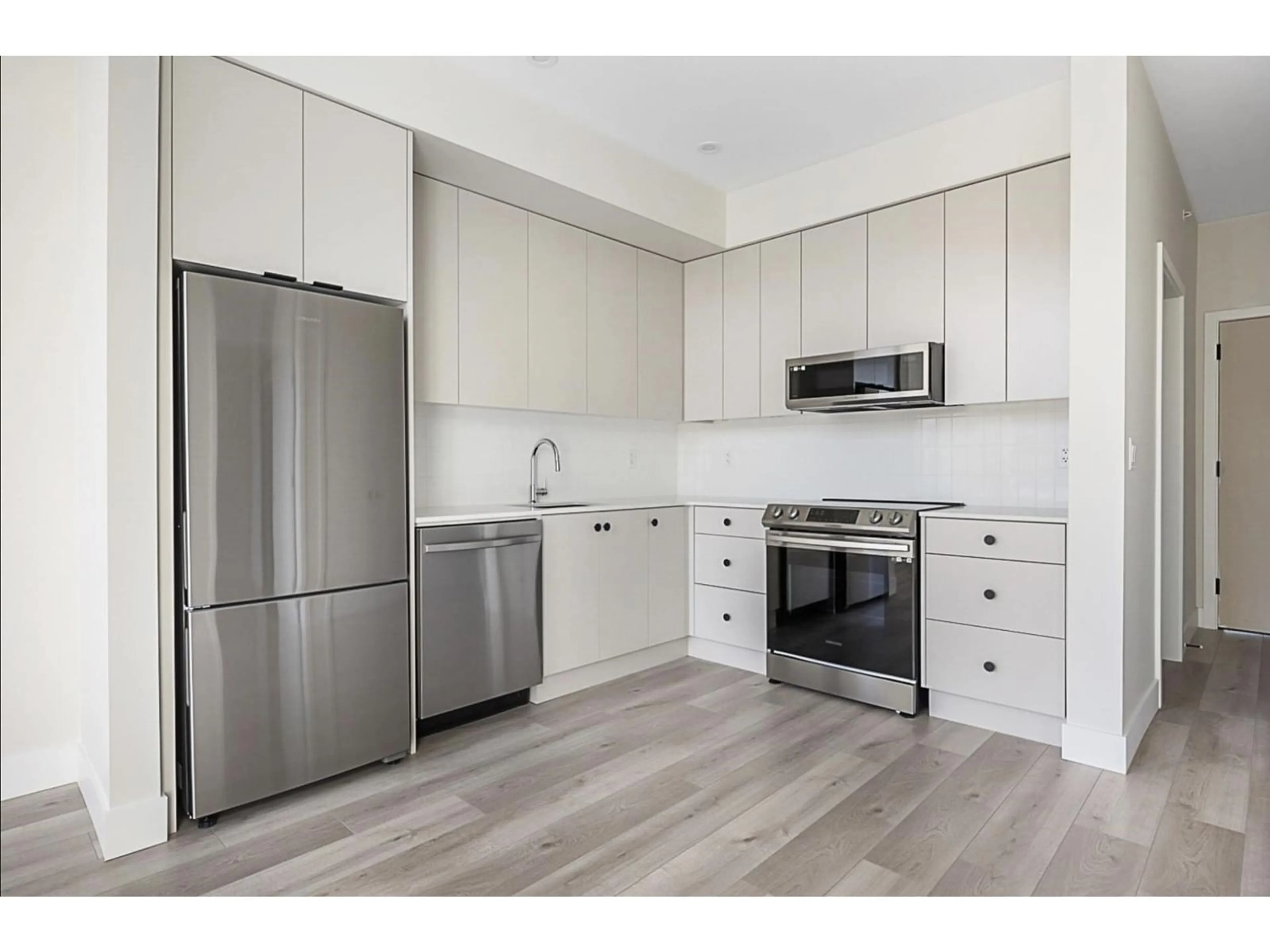 Standard kitchen, unknown for 401 - 45505 CAMPUS DRIVE, Chilliwack British Columbia V2R6L2