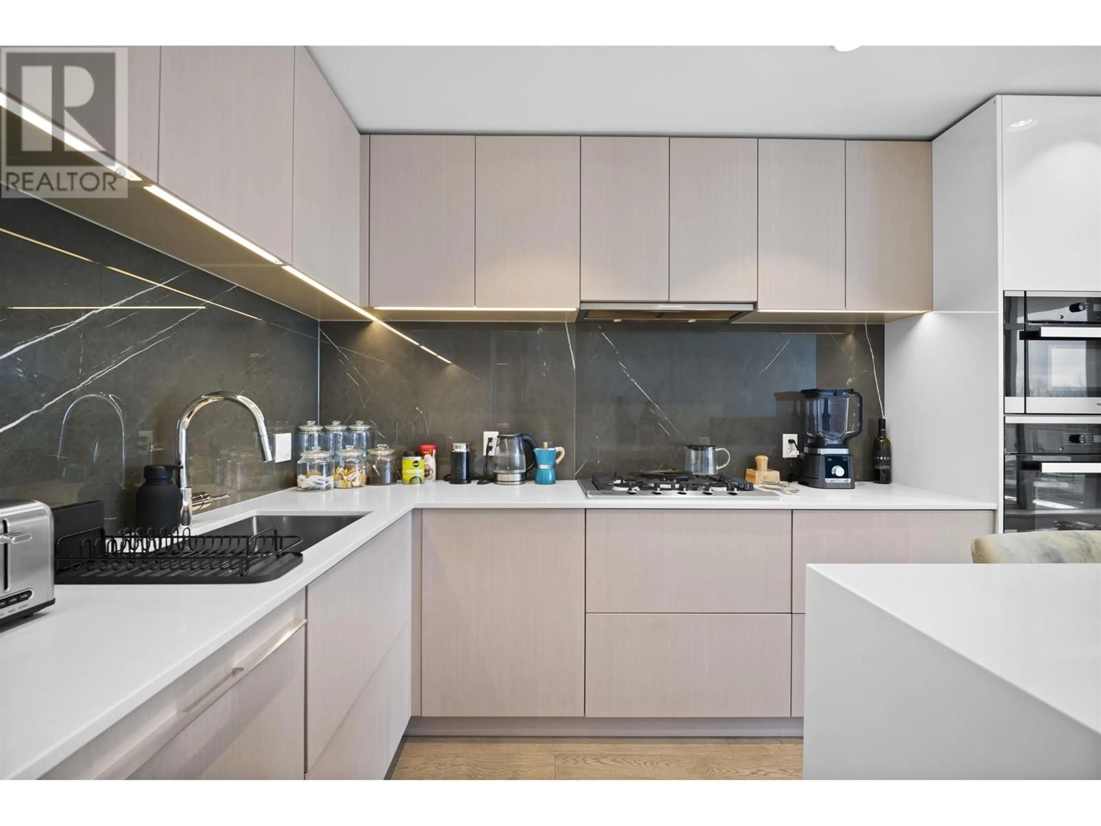 Standard kitchen, unknown for 505 - 1675 LIONS GATE LANE, North Vancouver British Columbia V7P3B4