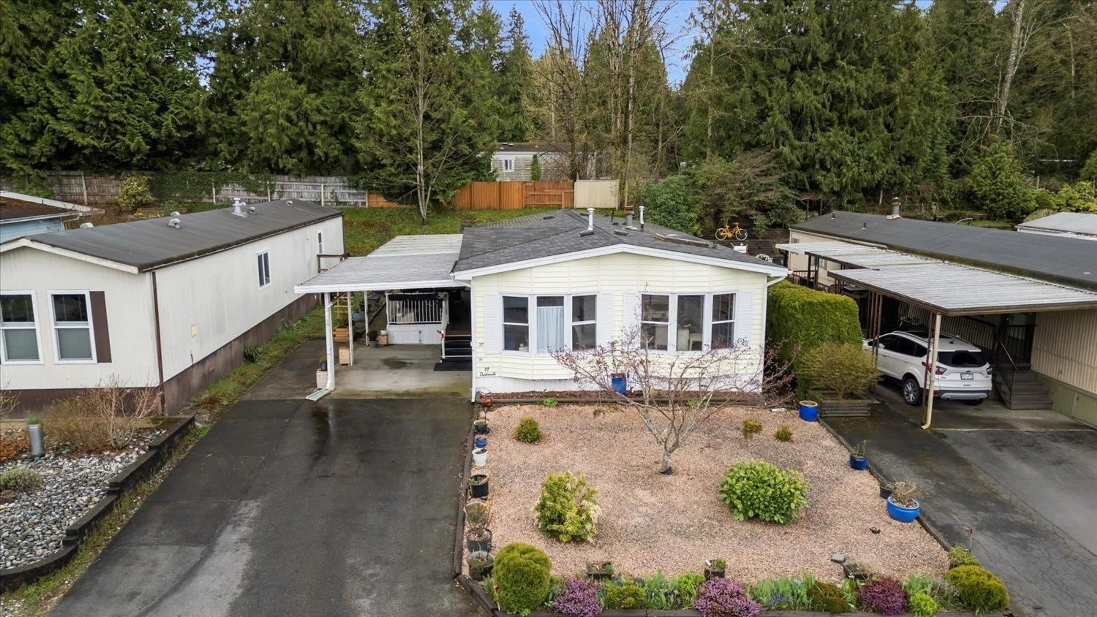 A pic from outside/outdoor area/front of a property/back of a property/a pic from drone, unknown for 32 - 2315 198, Langley British Columbia V2Z1Z1